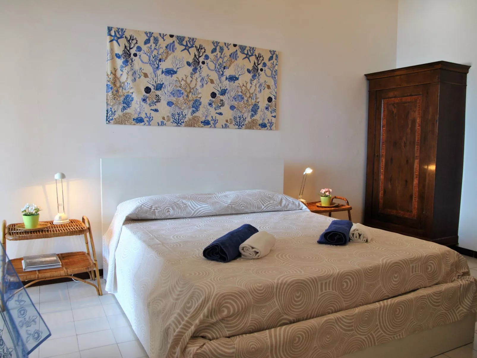 Domhaus mit Blick auf den Golf von Gaeta-Image-tags.info