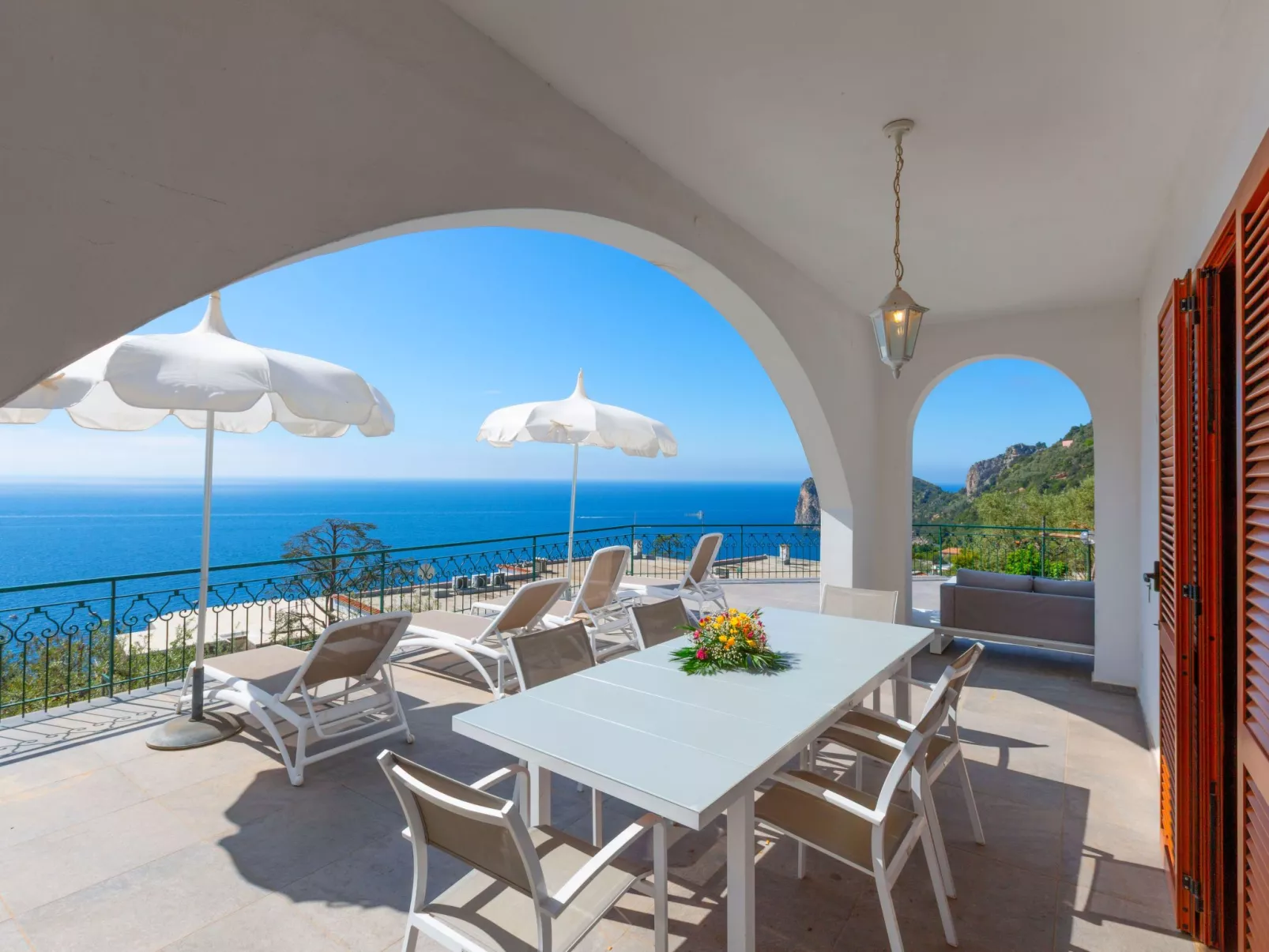 Haus in Sirenuse mit Panoramaterrasse-Image-tags.info