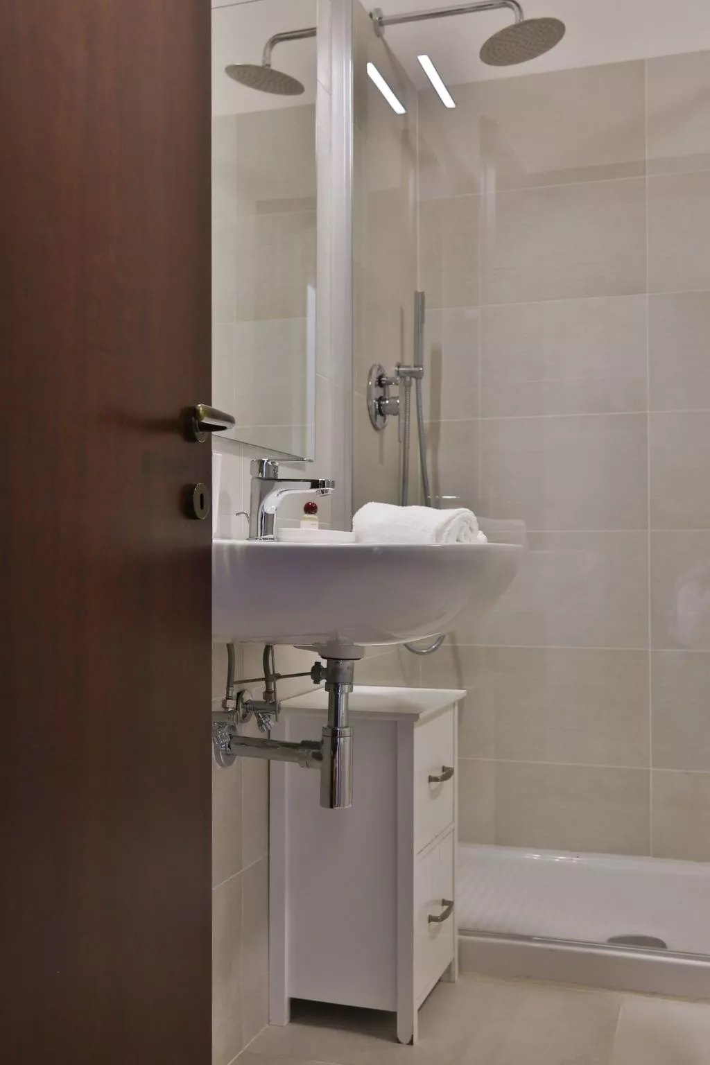 Große Wohnung mit 3 Schlafzimmern und 4 Bädern-Image-tags.info