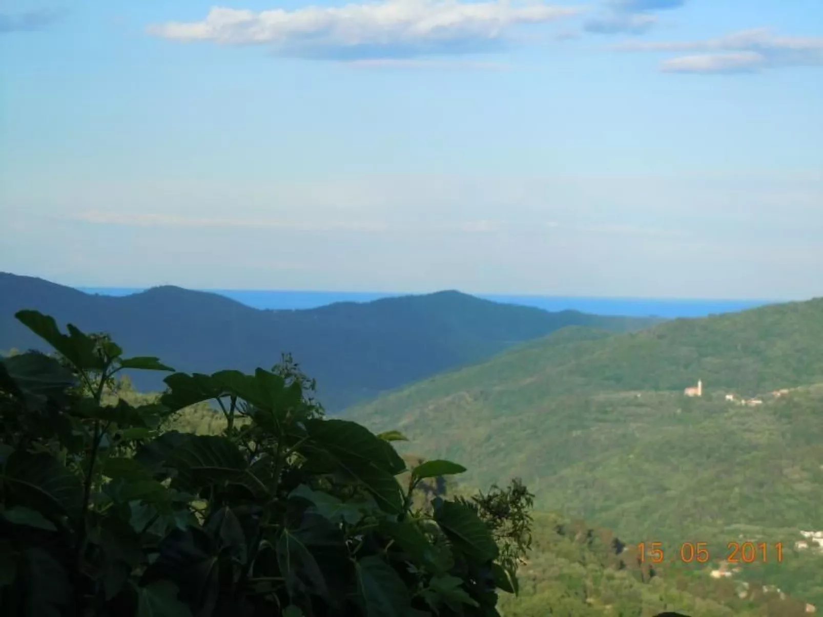 Schönes Ferienhaus mit Garten und Whirlpool-Buiten