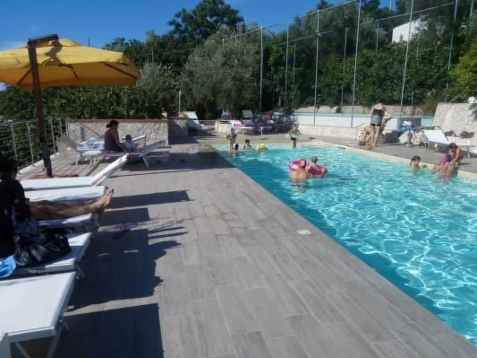 Mit Garten und Kinderschwimmbad-Image-tags.info