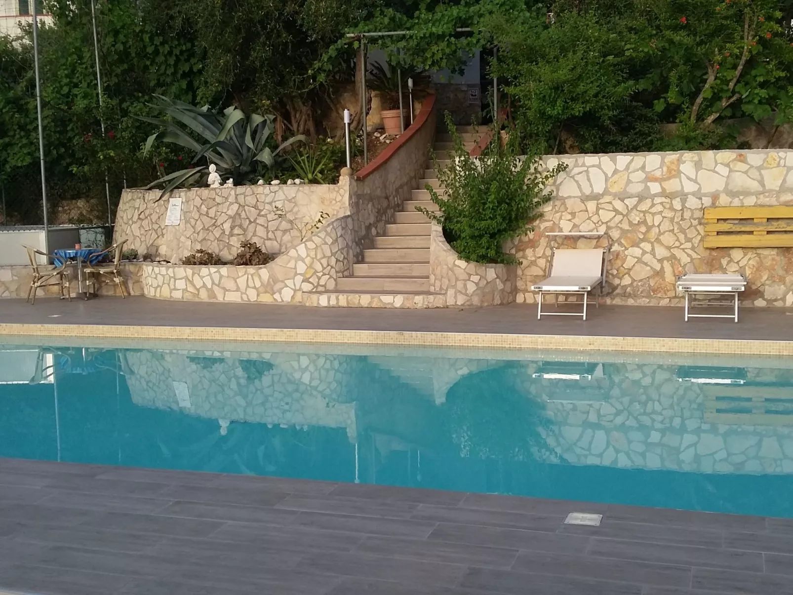 Zwei-Zimmer-Penthouse-Wohnung mit Terrasse mit Meerblick-Image-tags.info