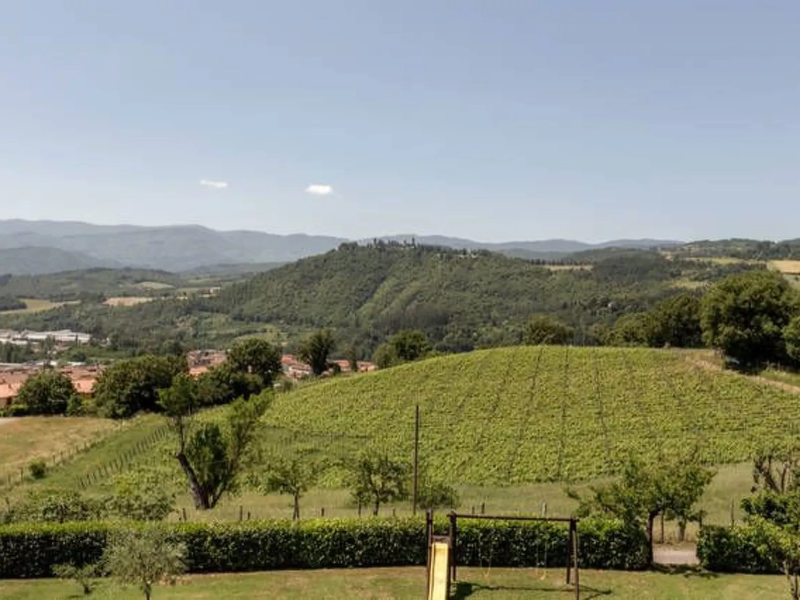 Lindenhaussiedlung mit Gemeinschaftspool-Image-tags.info