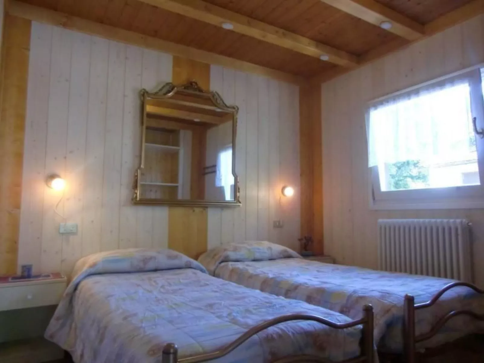 Freistehendes Haus mit eingezäuntem Privatgarten-Binnen