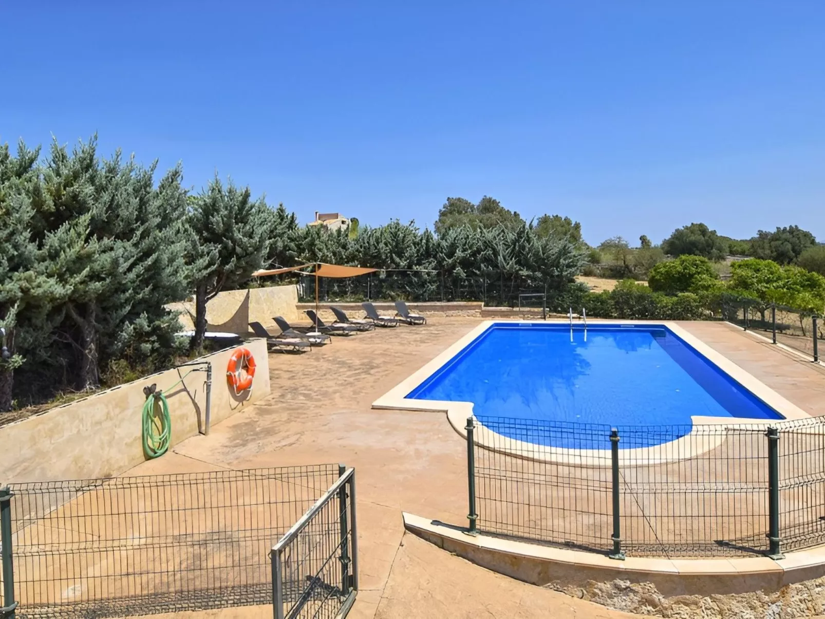 Finca mit großem eingezäunten Pool und Klimaanlage. - Buiten