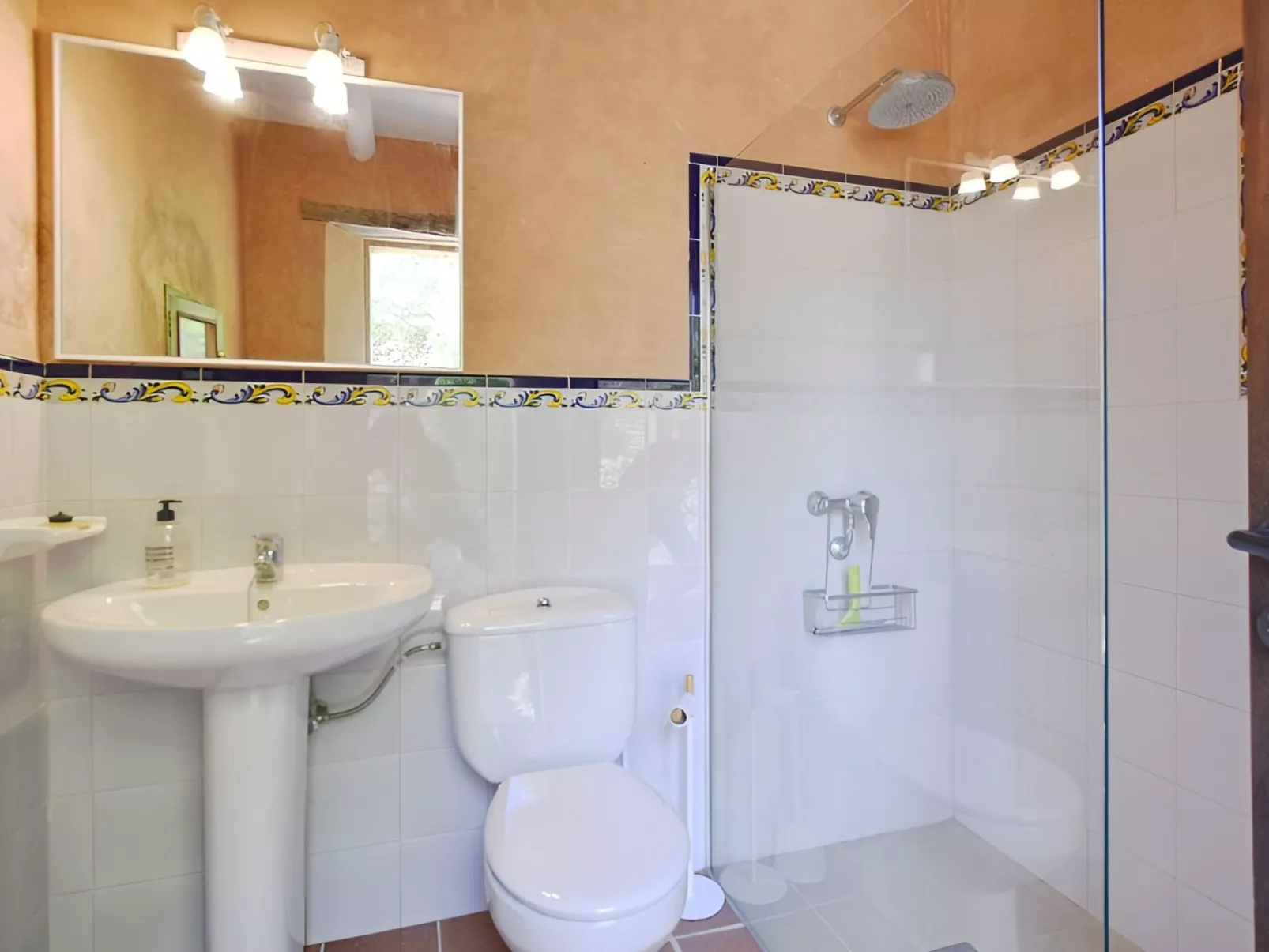 Finca mit Ruhe und Infinity-Pool-Binnen