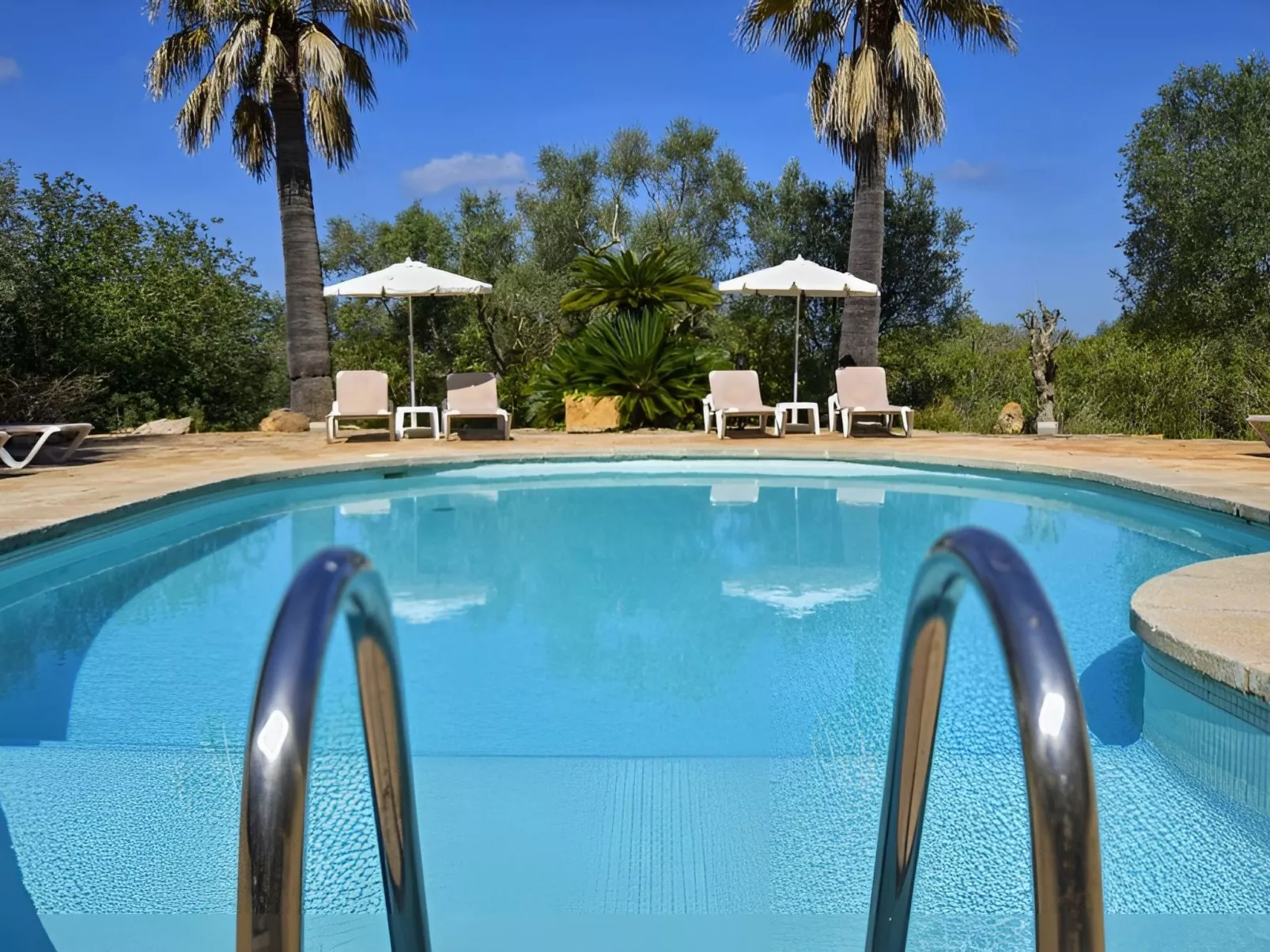 Großes Landhaus mit Schwimmbad in Meeresnähe-Buiten