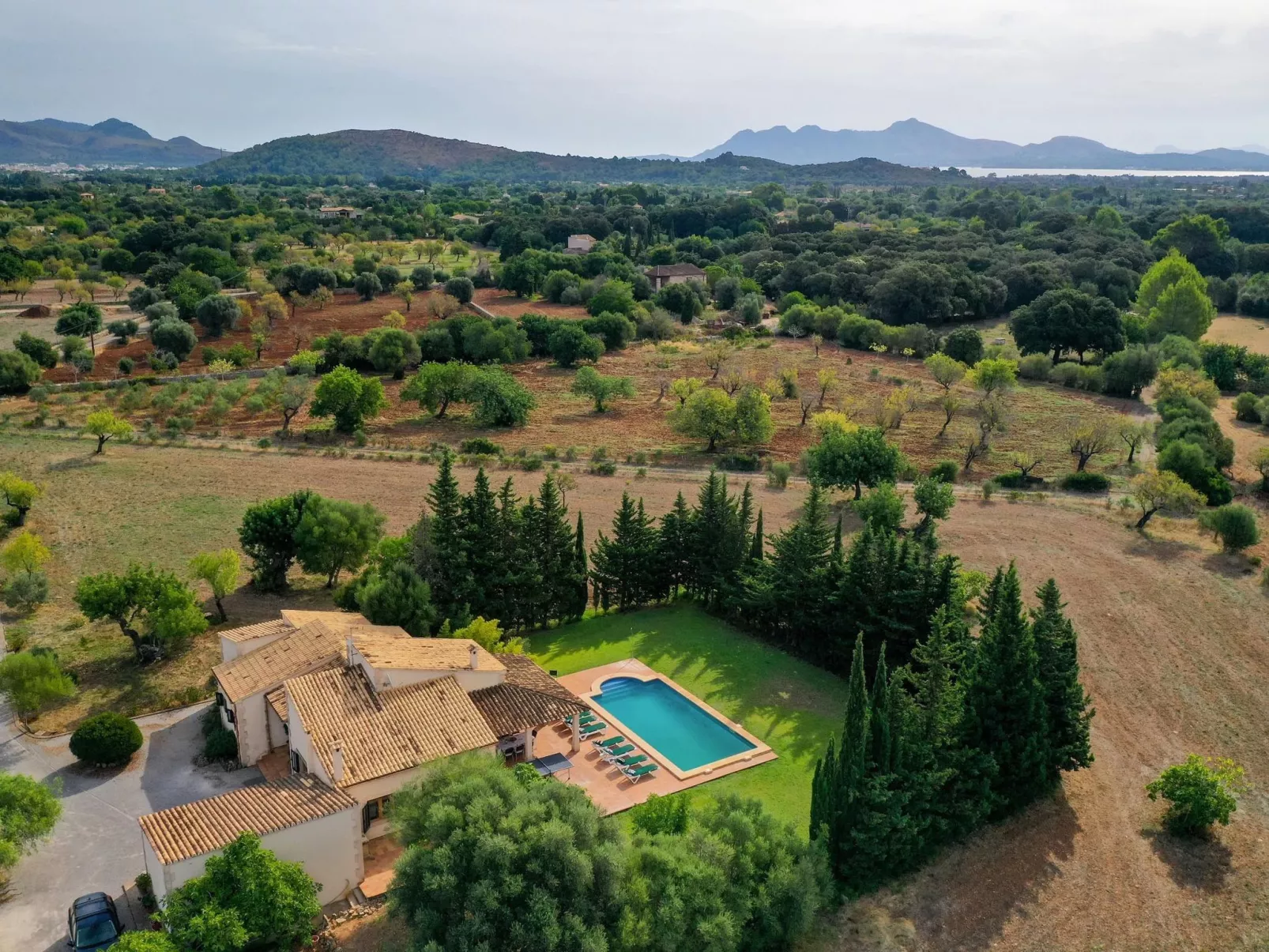 Schöne Villa für 8 Personen in der Nähe von Pollença-Buiten