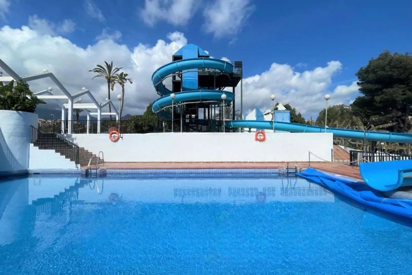 Apartamento con terraza y vistas a playa Benalmádena-Zwembad