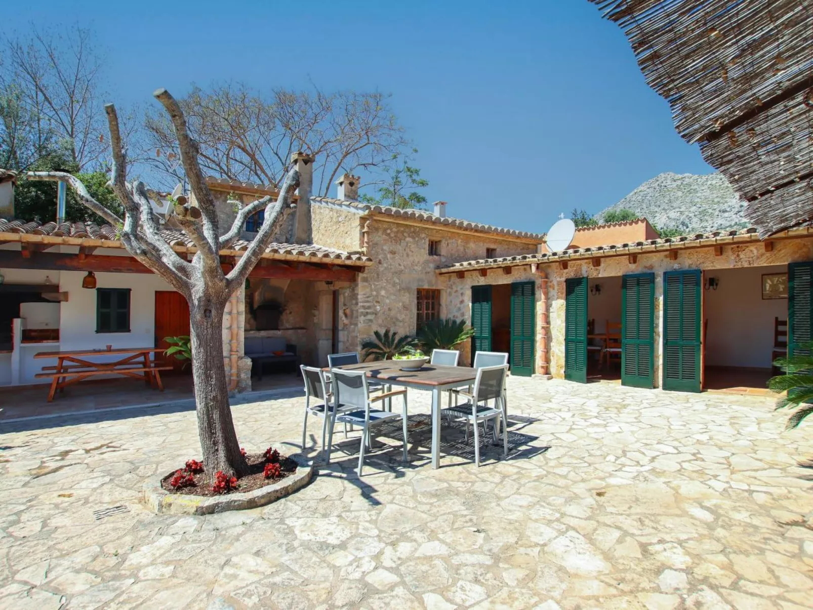 Charmante ländliche Villa Martorell mit Schwimmbad-Buiten