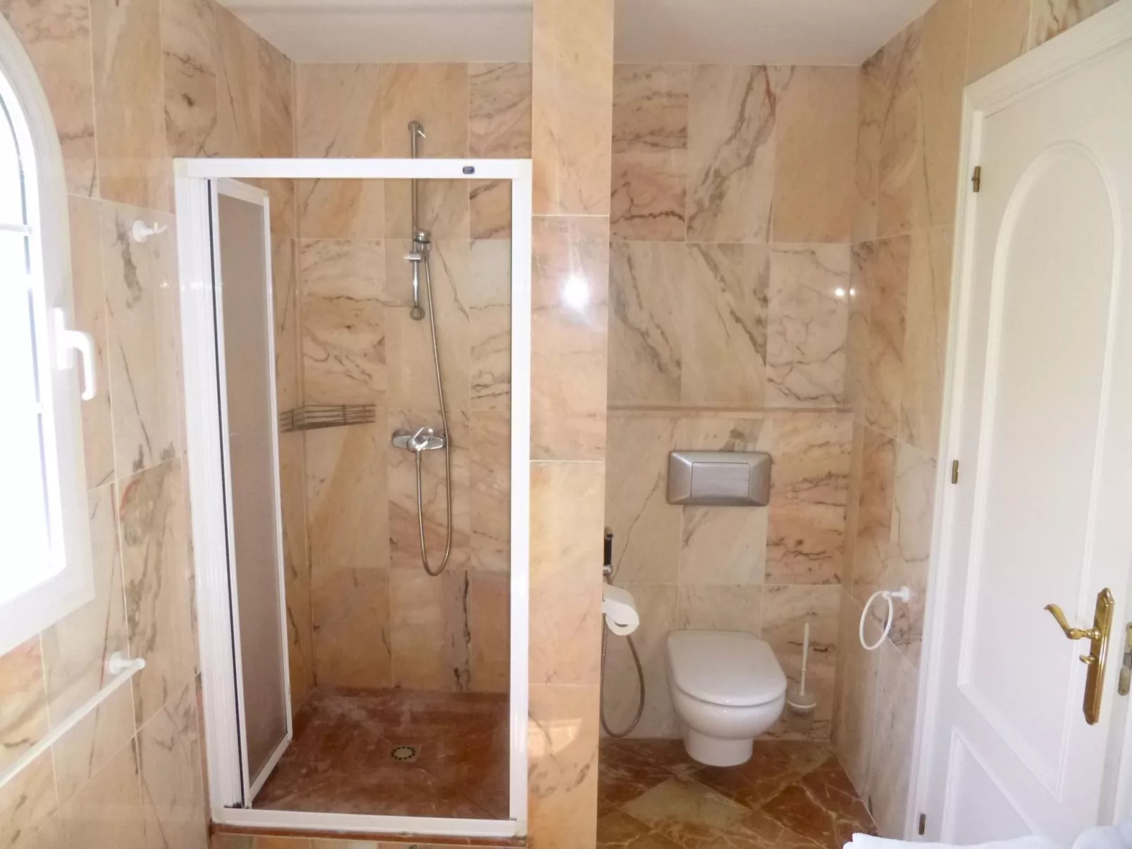 Mit Blick auf das Wasser-Binnen