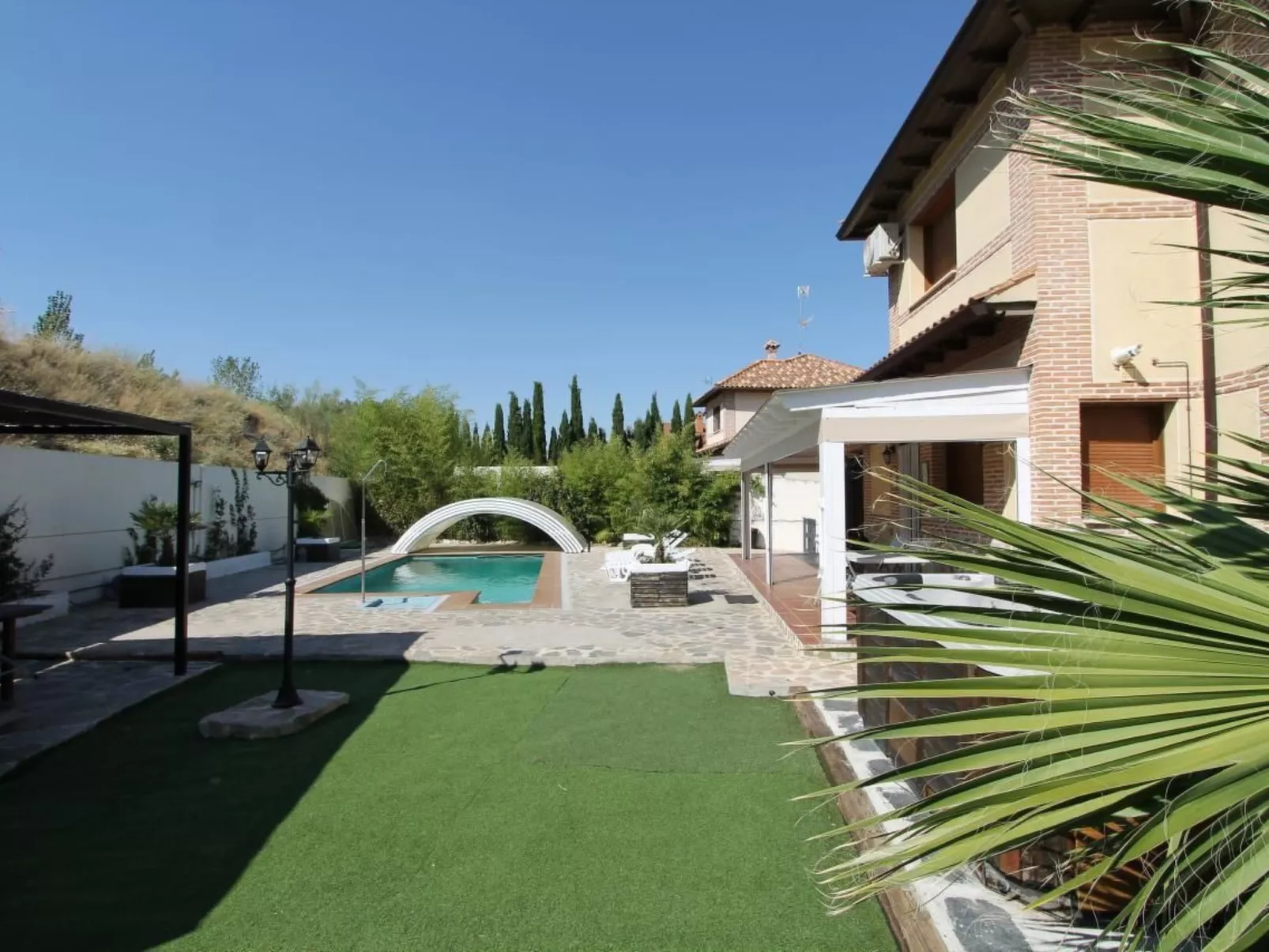 In Seseña mit großem Garten-Buiten