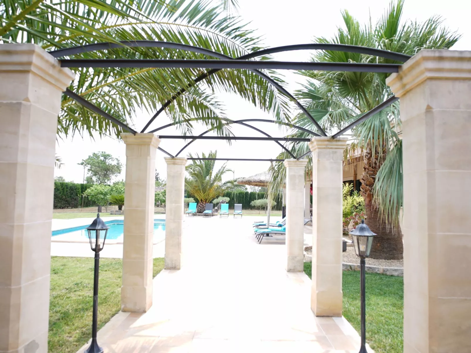 Nettes Ferienhaus in Llucmajor mit Großer Terrasse-Buiten