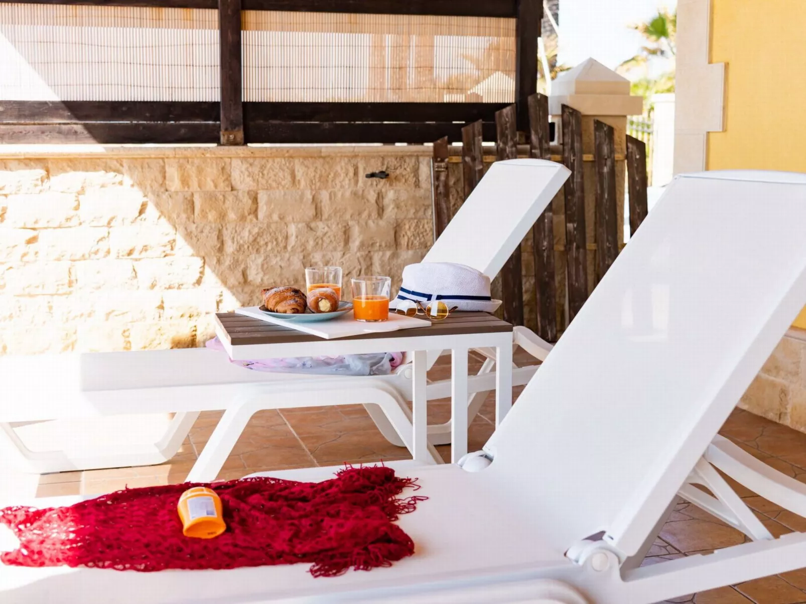 Komfortable und moderne Villa am Strand-Buiten