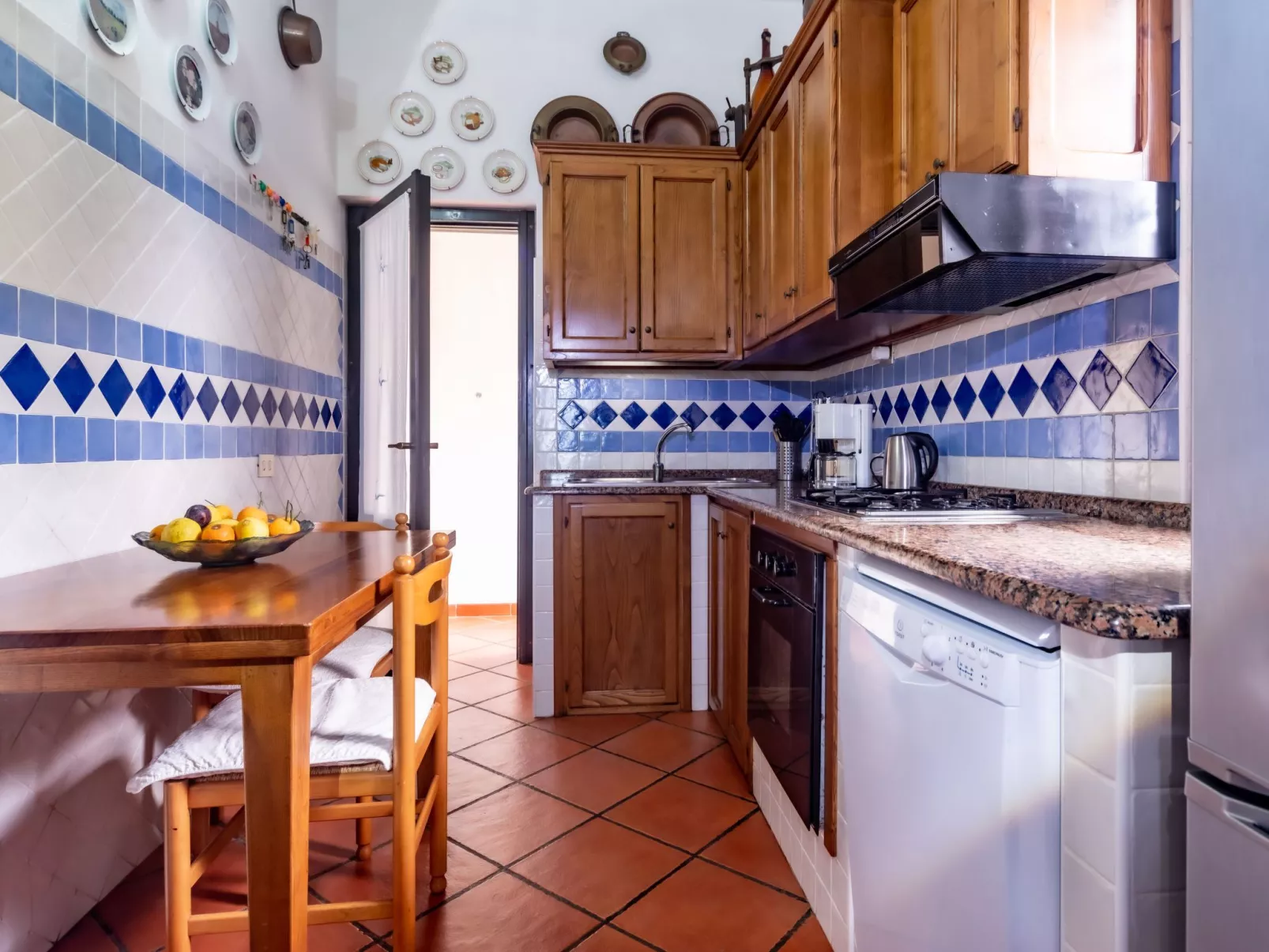 Herrliche freistehende Villa mit Meerblick und nur wenige Gehminuten vom Strand-Binnen