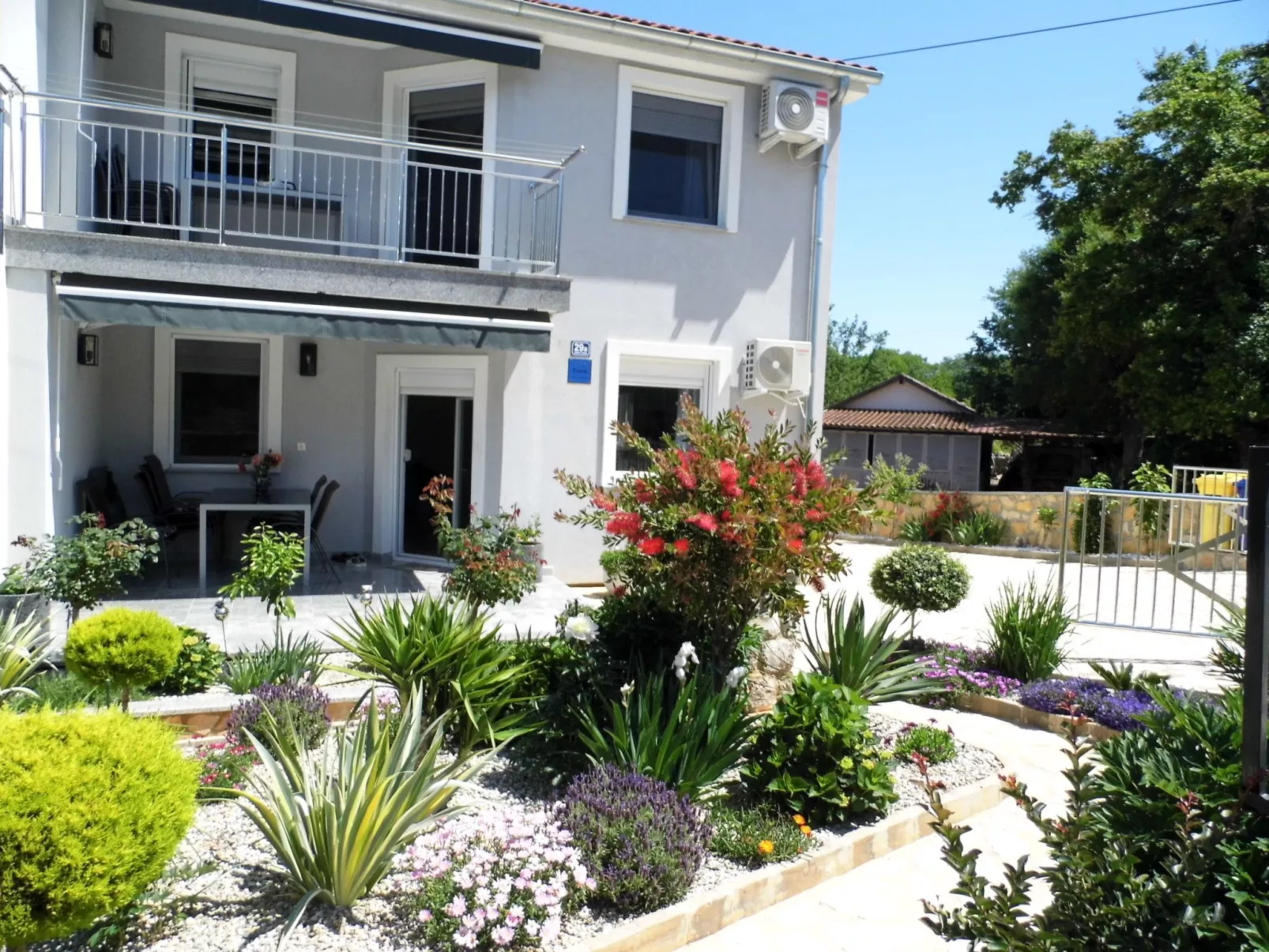 Neue und moderne, voll ausgestattete Wohnung