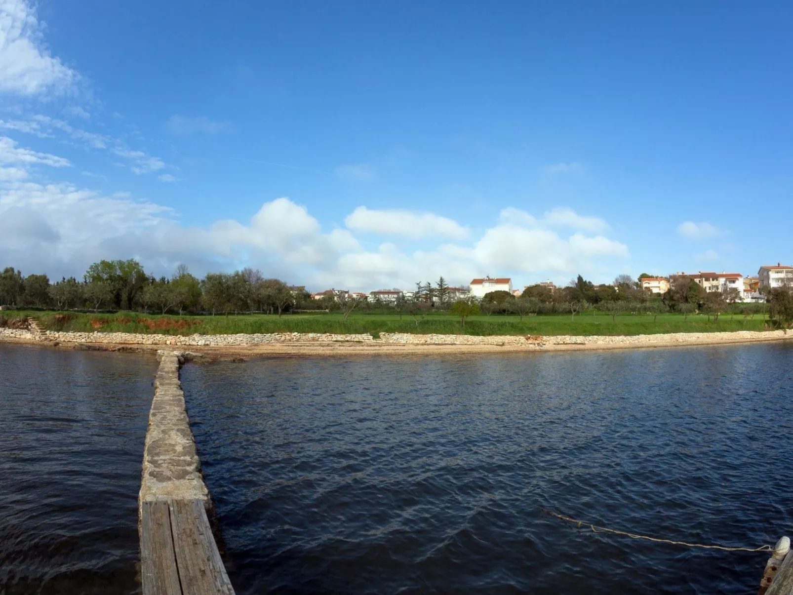 Schöne Wohnung in Medulin mit Möbliertem Balkon-Buiten