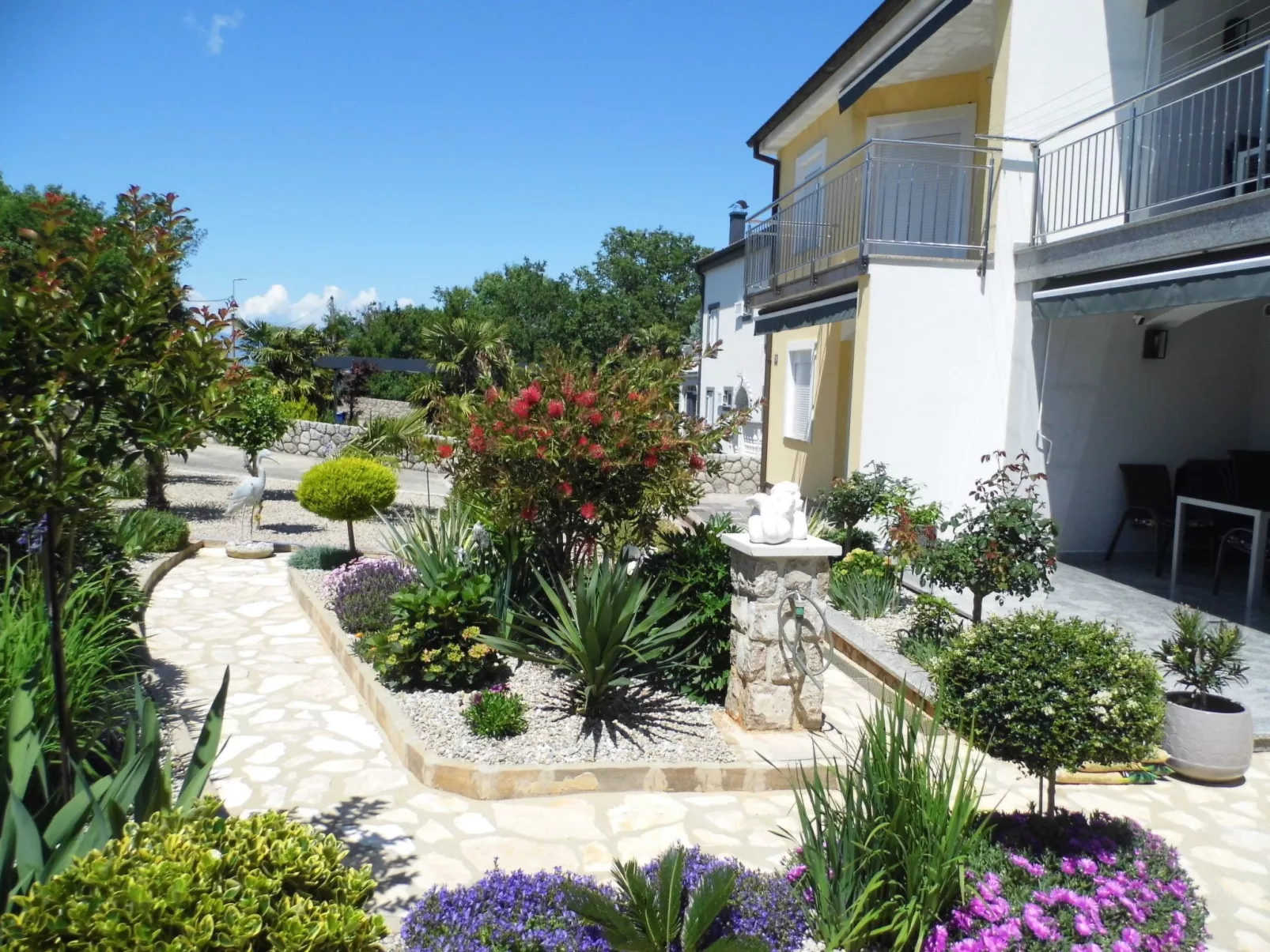 Ausgezeichnete neue und moderne Wohnung