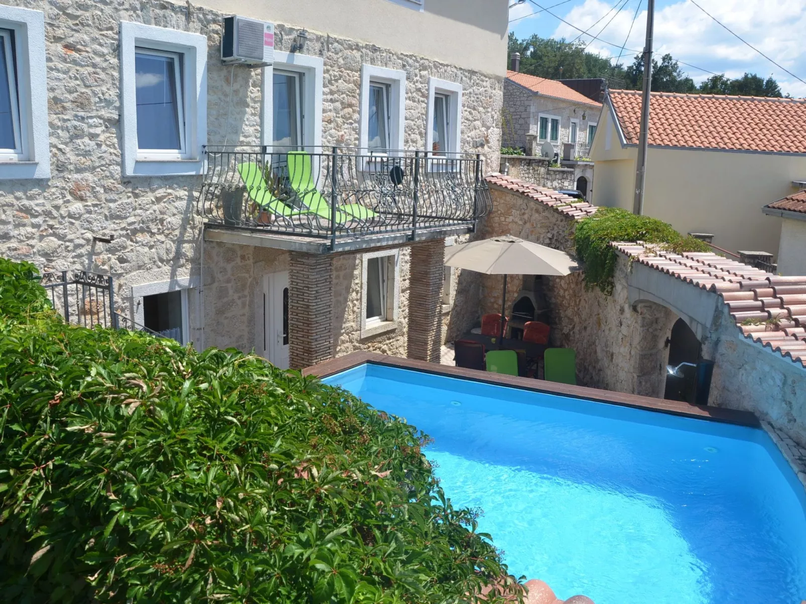 Geräumige Duplexwohnung mit Terrasse und Pool