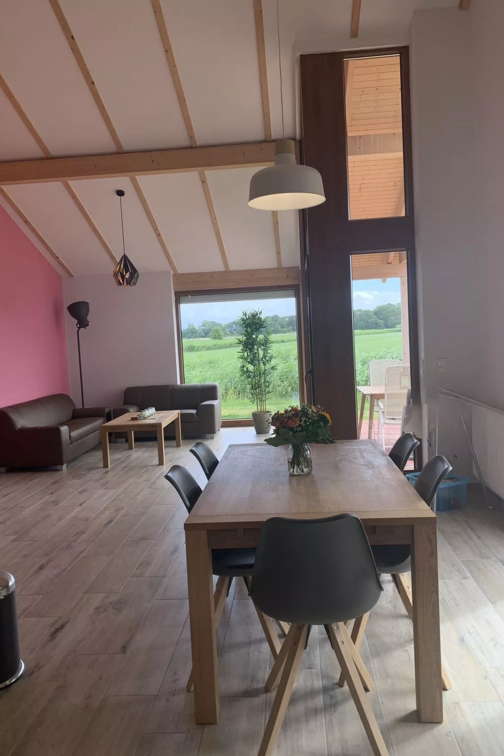 G9 eingezäuntes Haus in Randlage mit Weitblick-Binnen