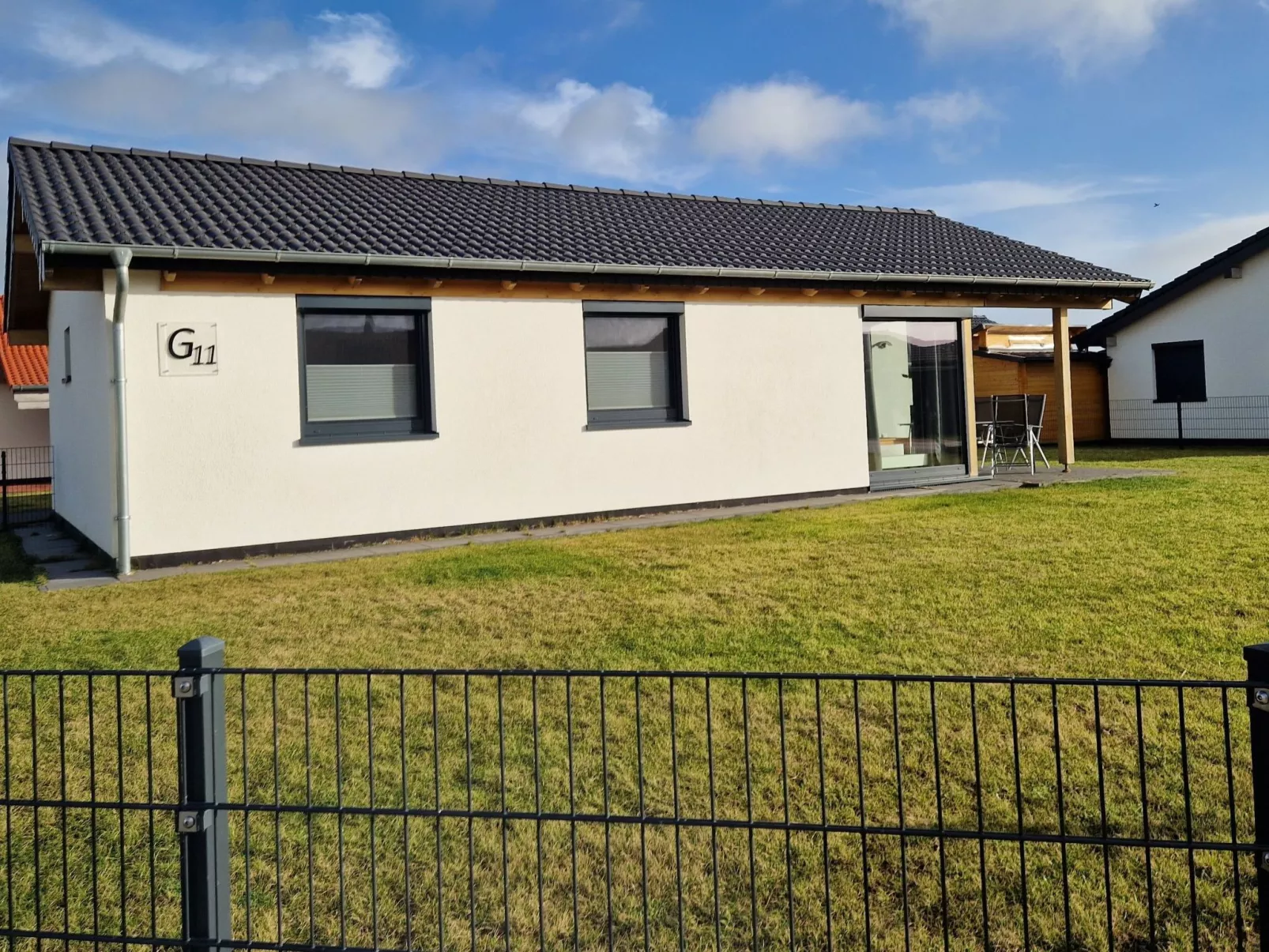 G11 Eingezäuntes Neubau-Haus in Eckwarderhörne