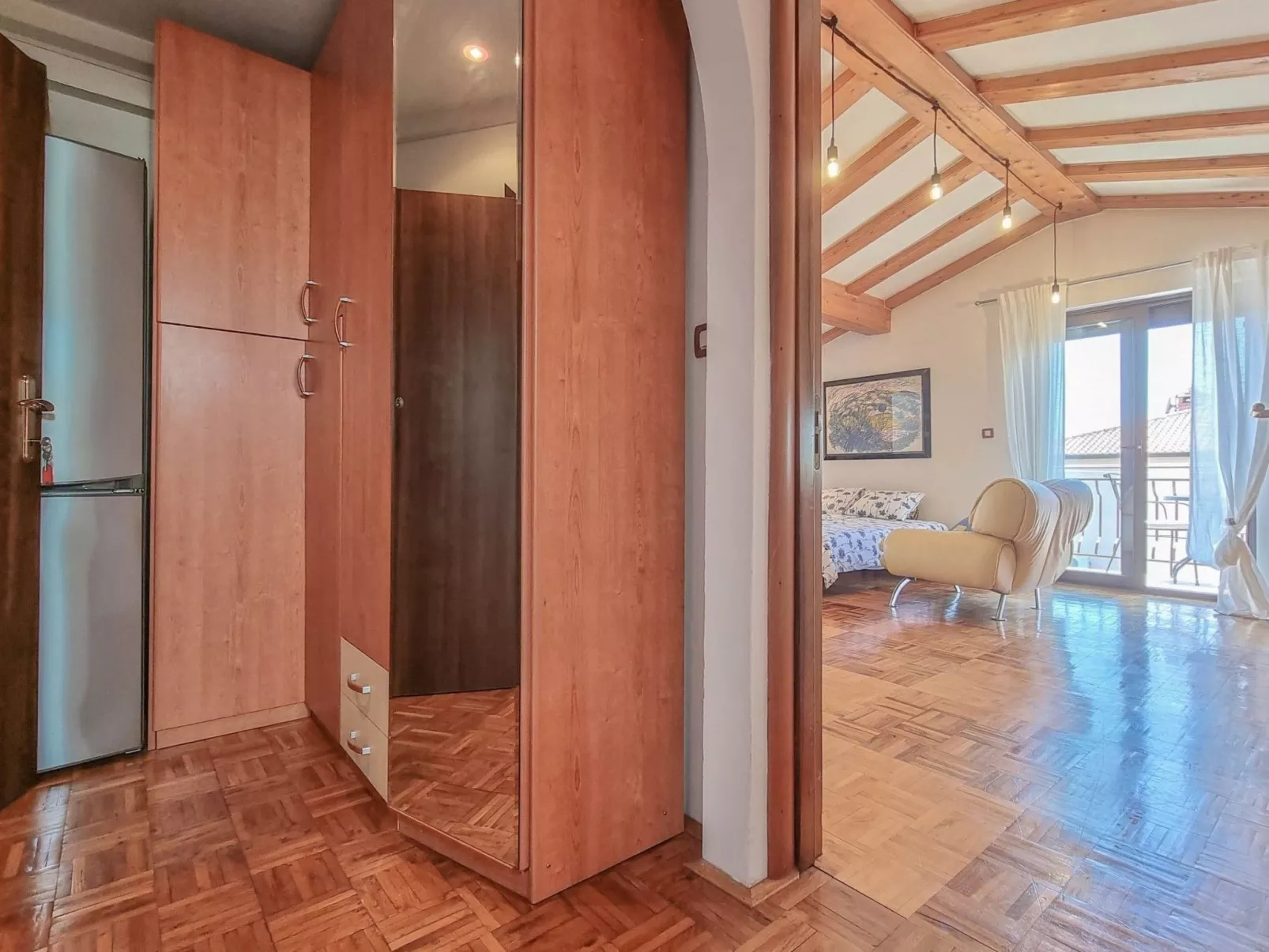 "Nina" mit Blick auf das Wasser-Binnen