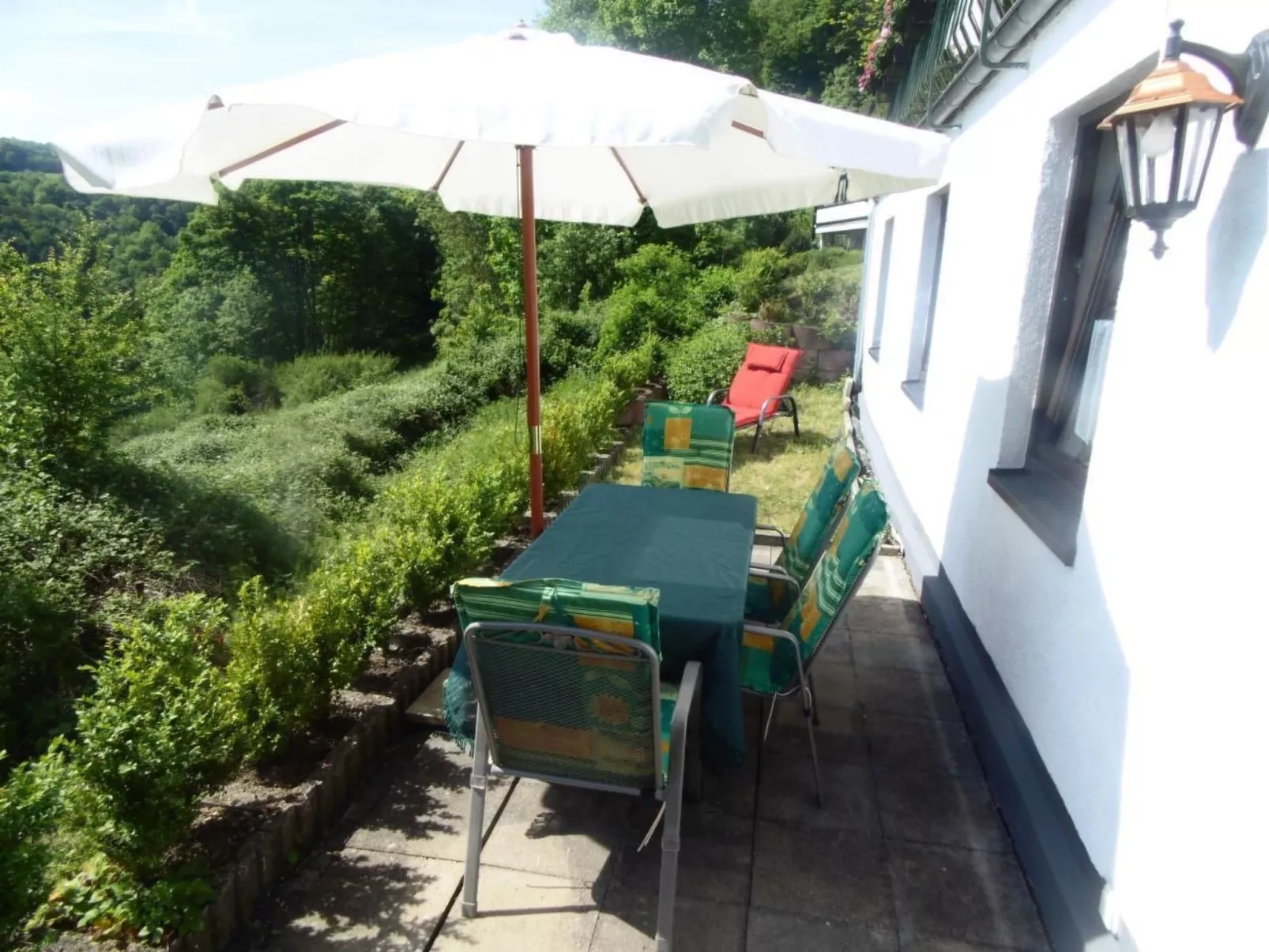 In Waldbreitbach mit Whirlpool - Buiten