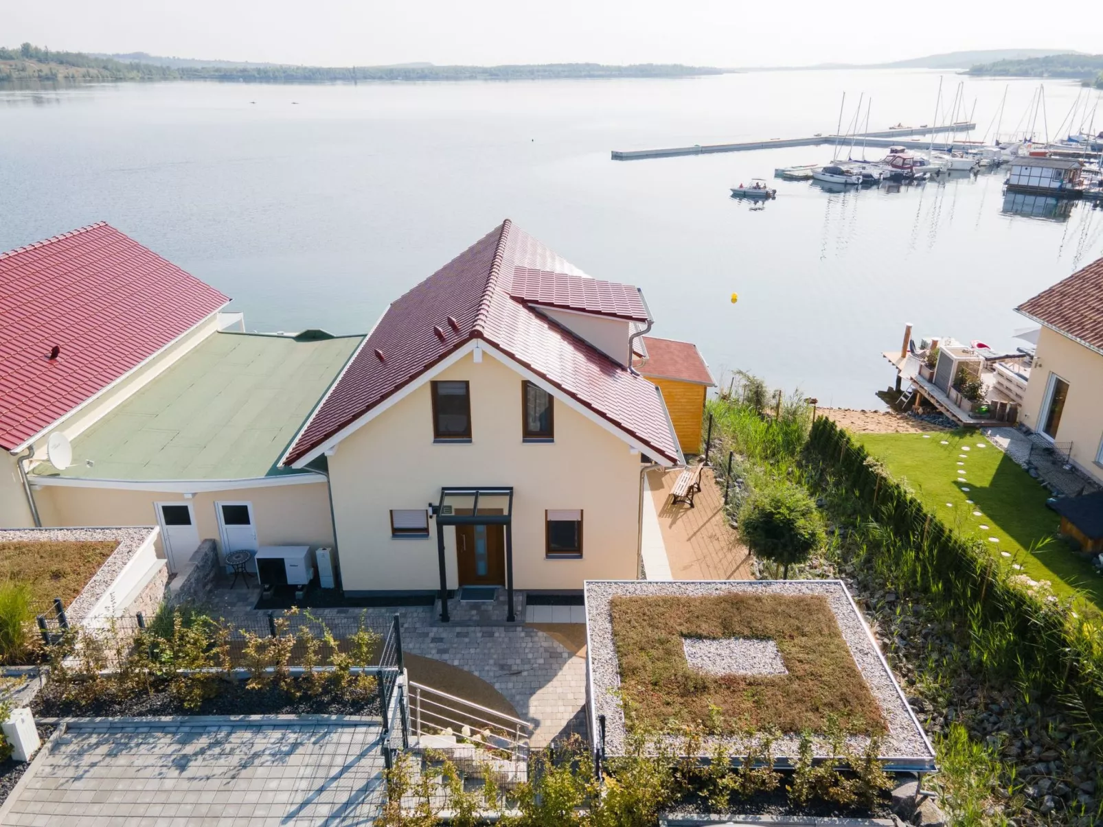 Seehaus Arielle mit Wassergrundstück - Buiten