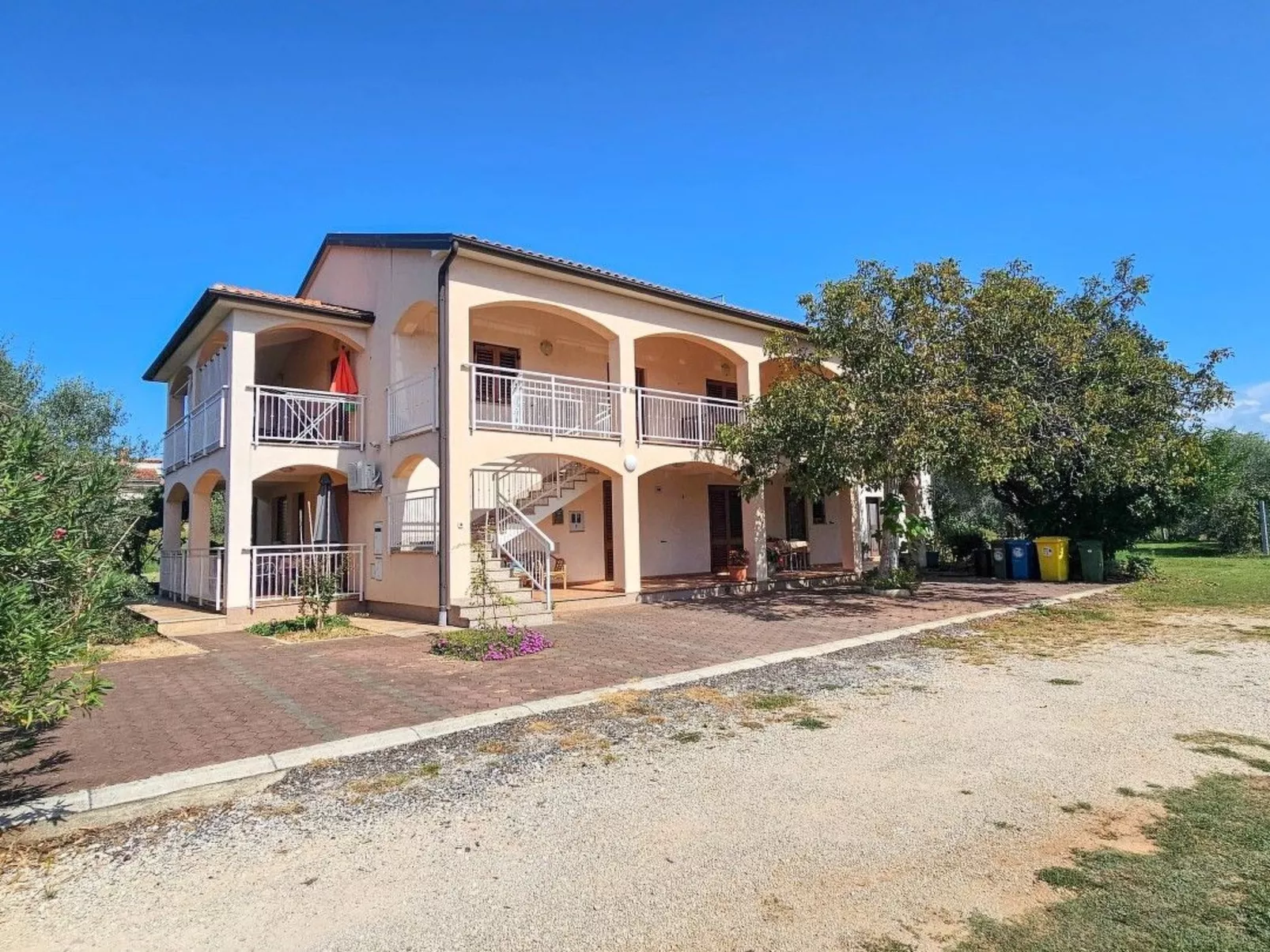 "Viola" mit Balkon-Buiten