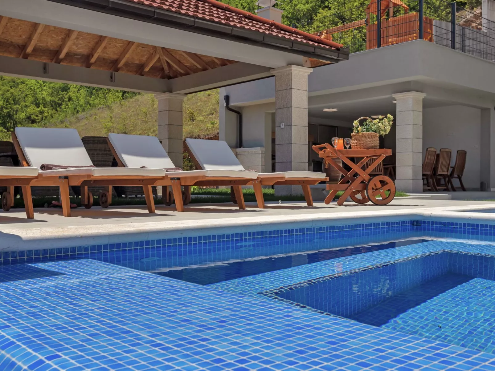 Villa mit Panorama-Buiten