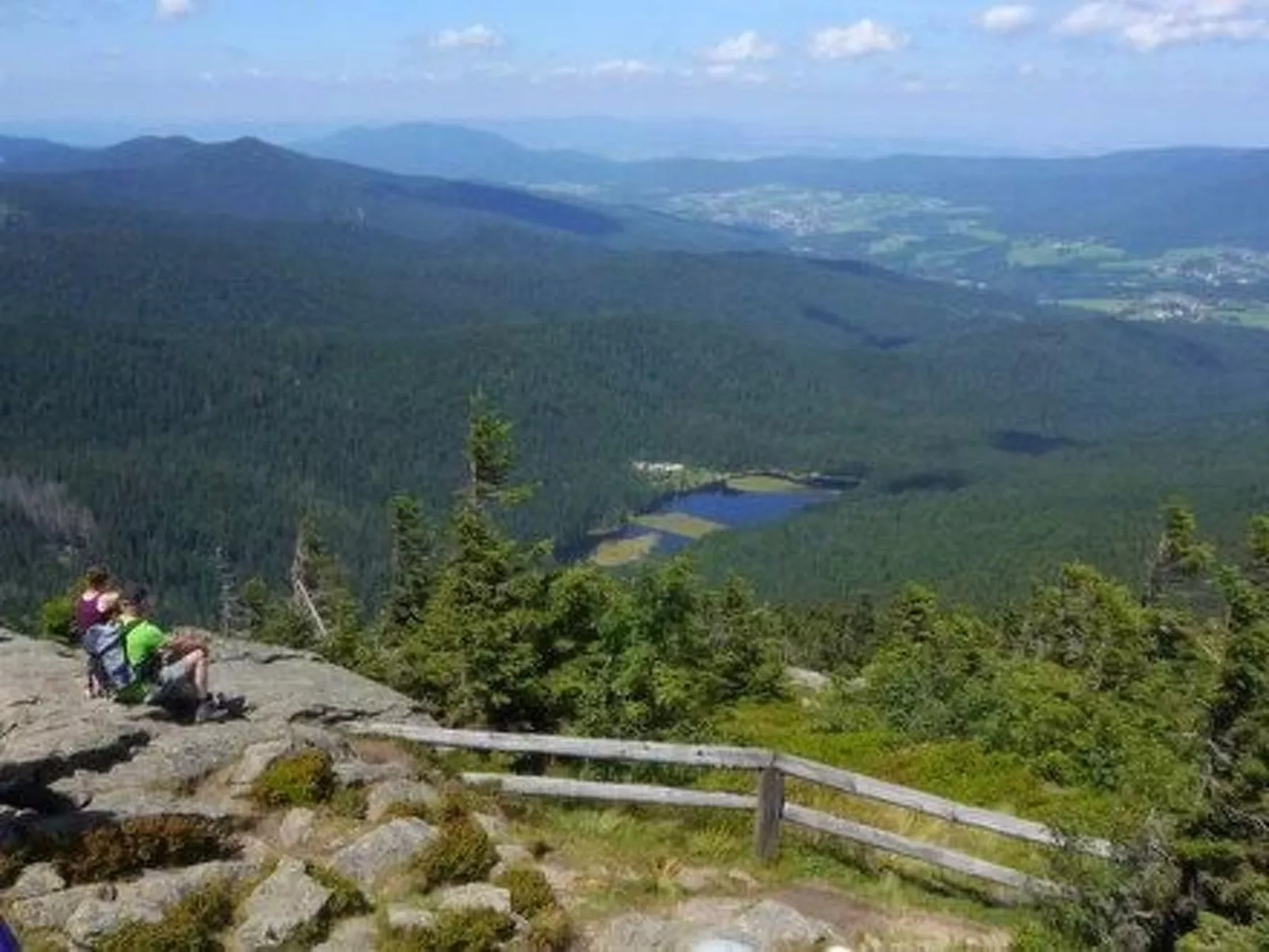 Mit sonniger Terrasse und Ausblick-Buiten