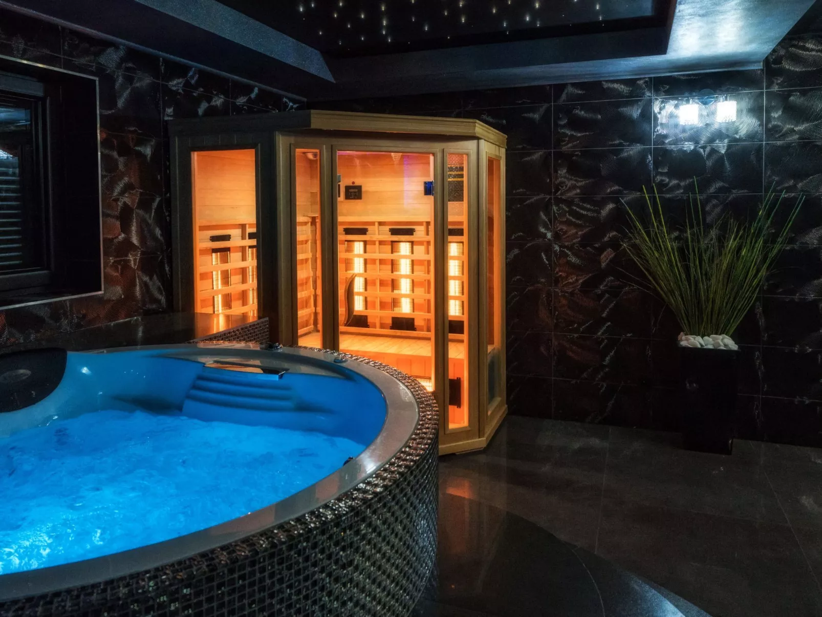 Mit Entspannung im Jacuzzi-Binnen