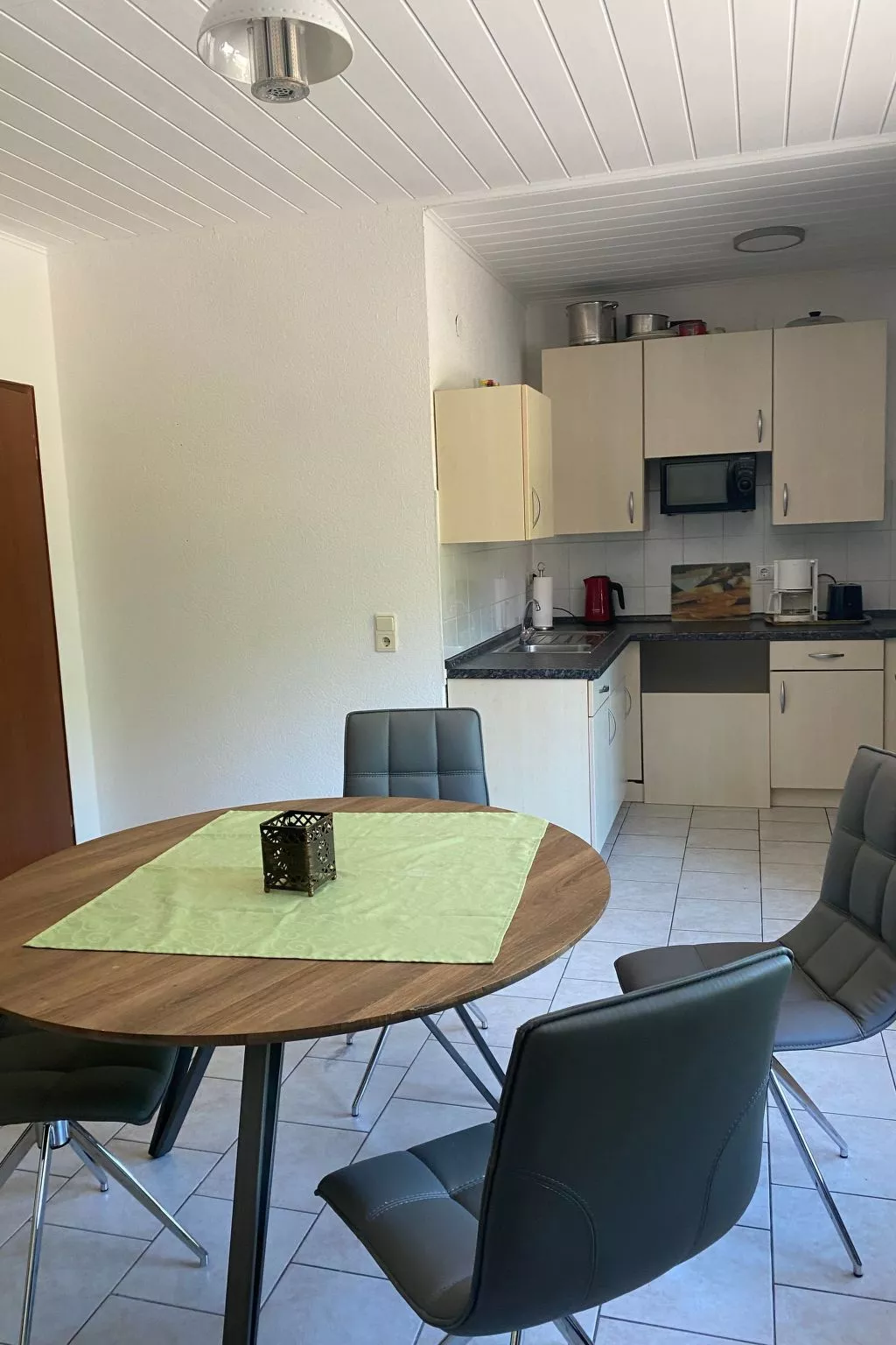 Appartement mit Balkon-Image-tags.info