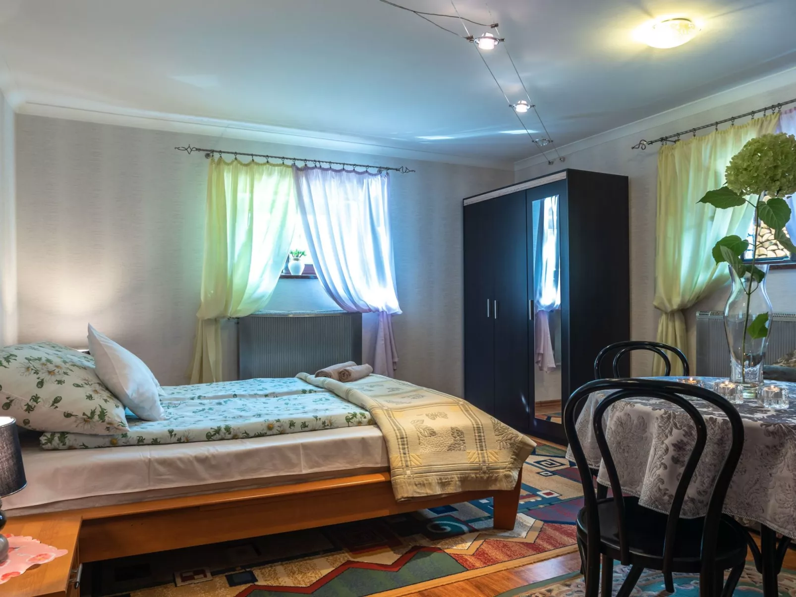 Wohnung mit Terrasse, Garten und Grill-Image-tags.info