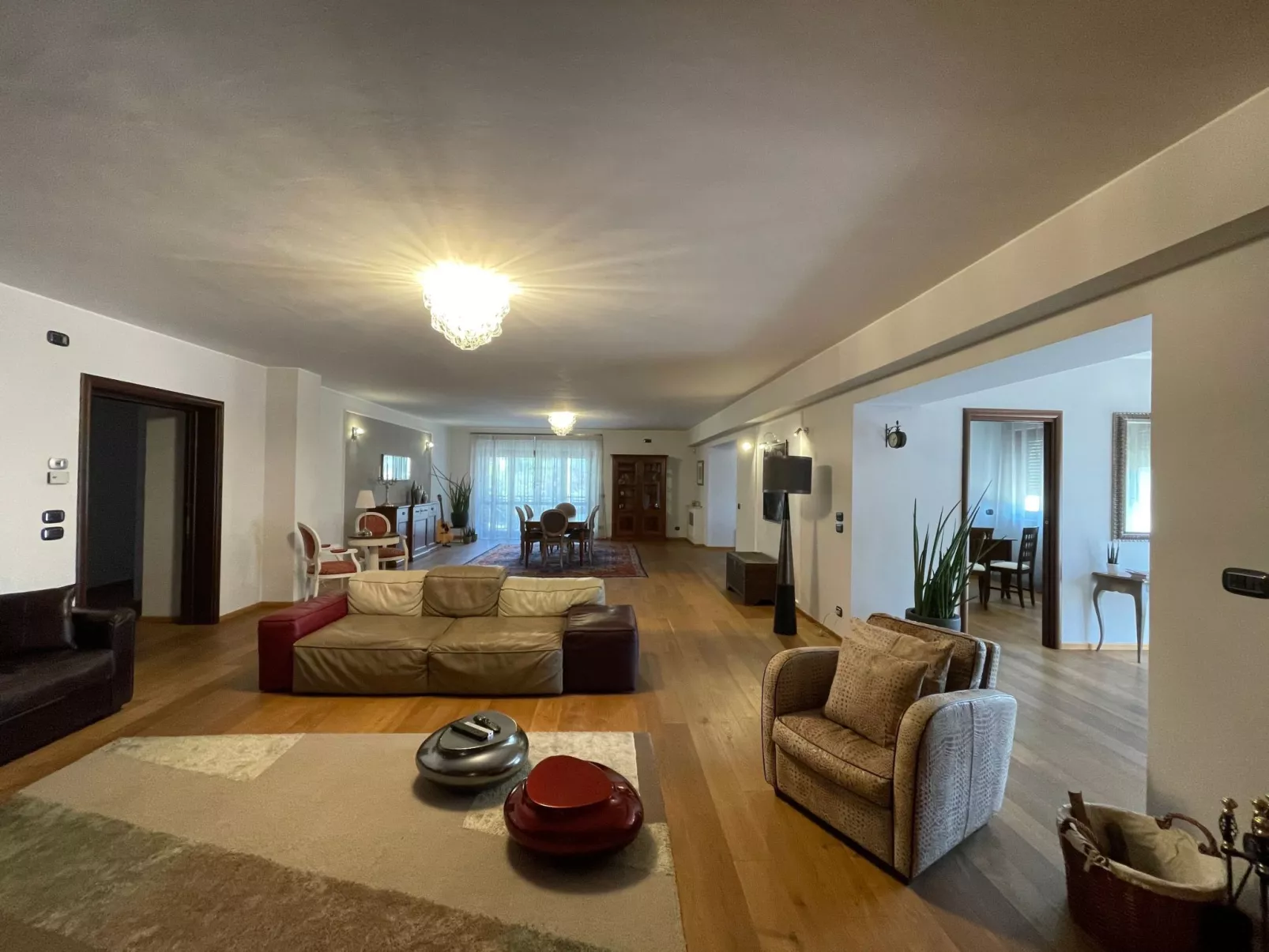 GROSSE LUXUSWOHNUNG-Binnen