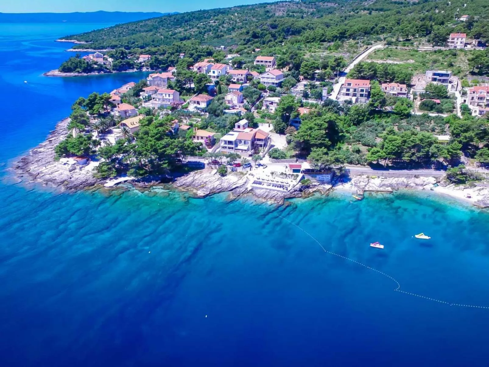 Schönes Ferienhaus mit privatem Pool-Buiten