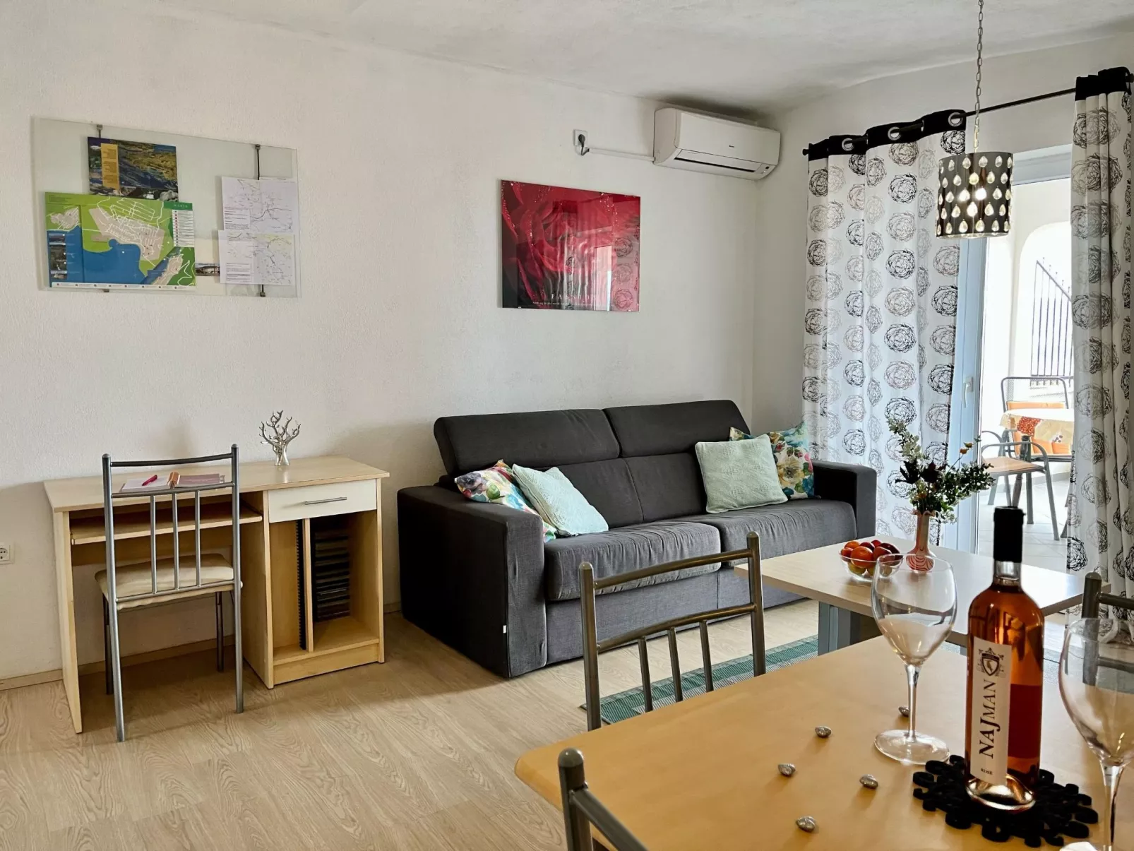 Stela in Karin Gornji-Binnen