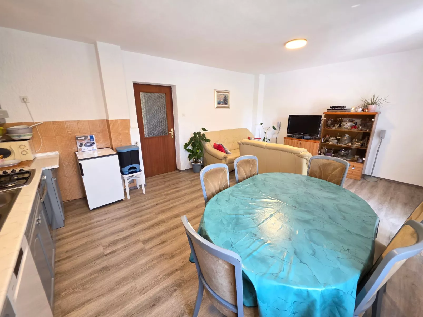 Wohnung im Erdgeschoss mit Terrasse und Grill-Binnen