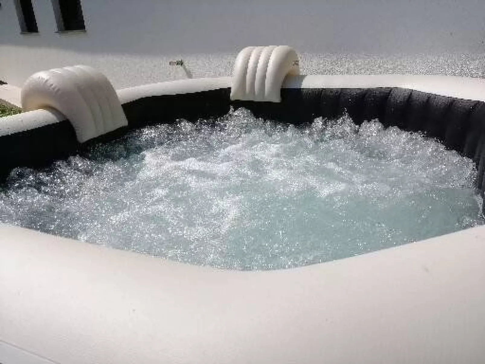 Mit Garten, Grill und Terrasse-Buiten