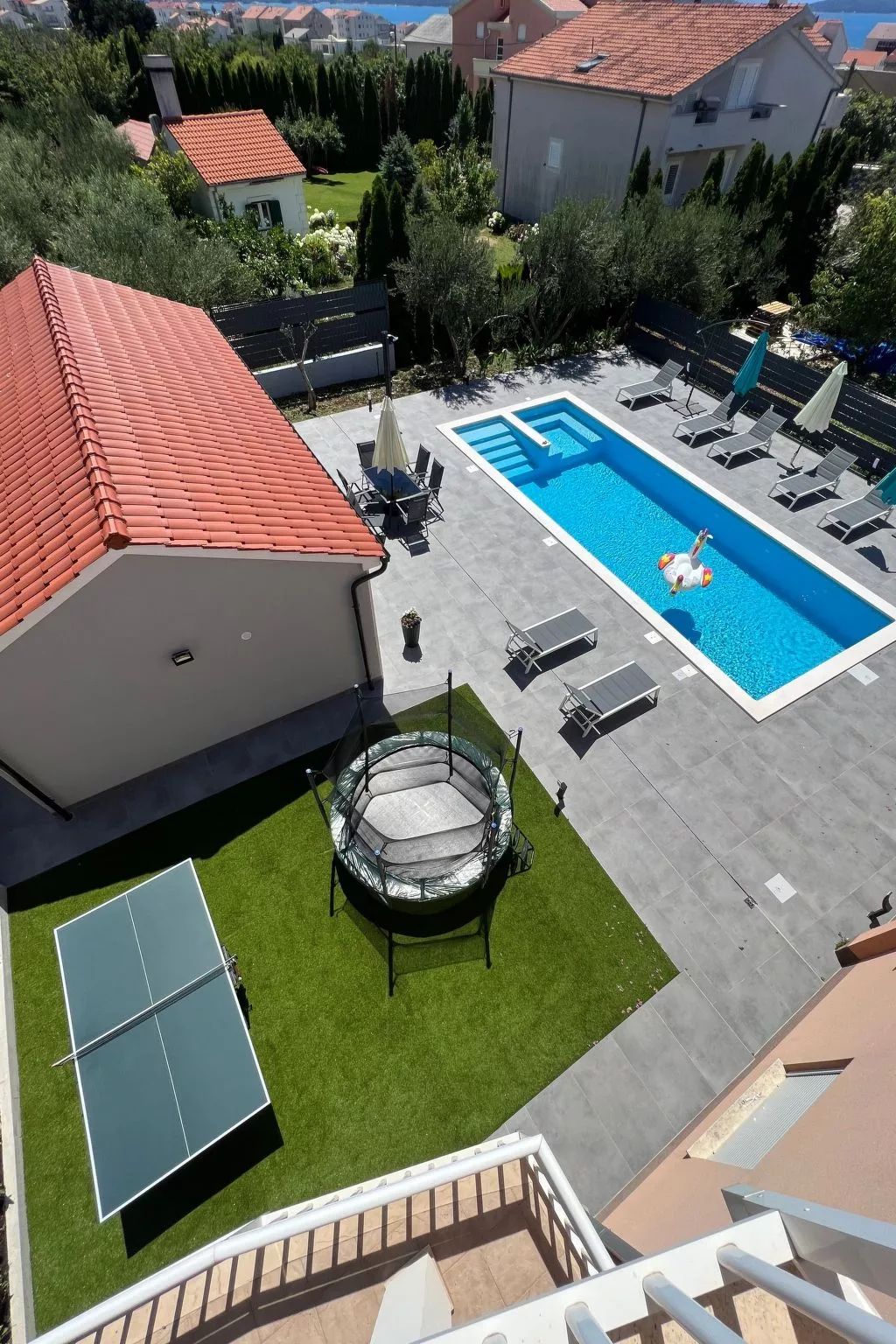 Moderne ap. 2 mit Pool und Grill in der Nähe von Split und Trogir-Buiten