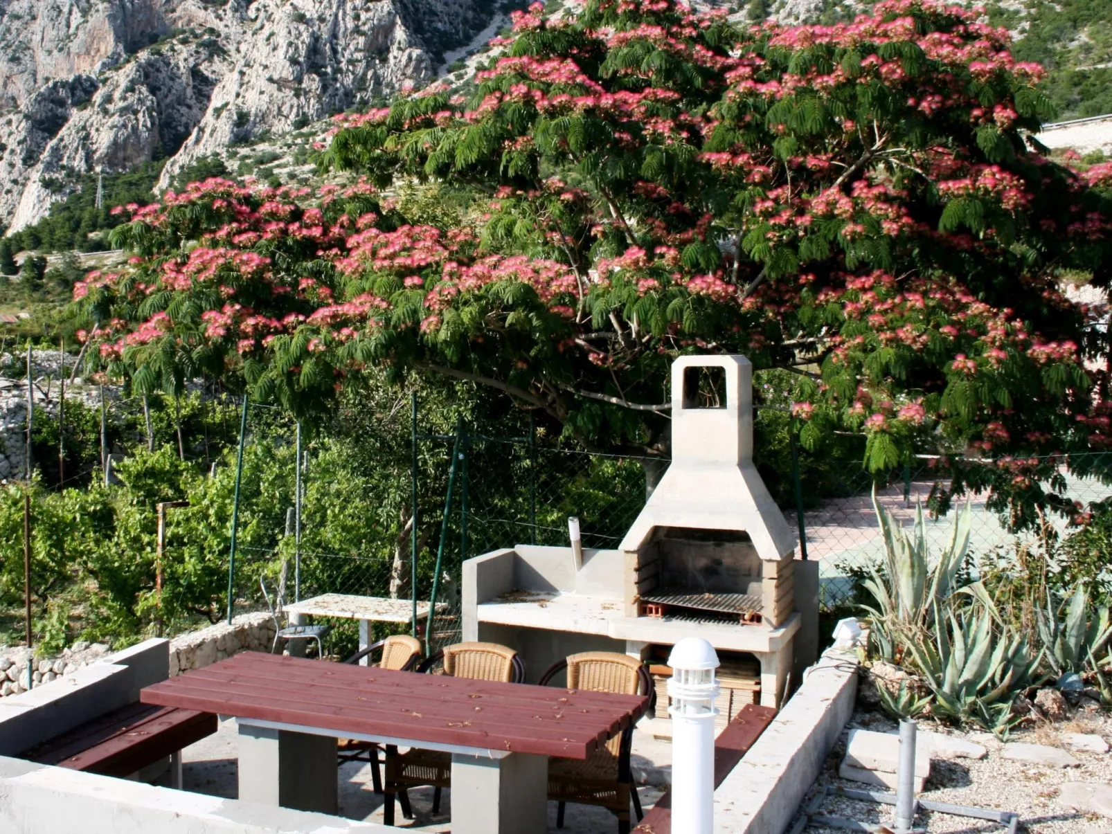 Tolle Wohnung in Drašnice mit Schönem Garten-Buiten