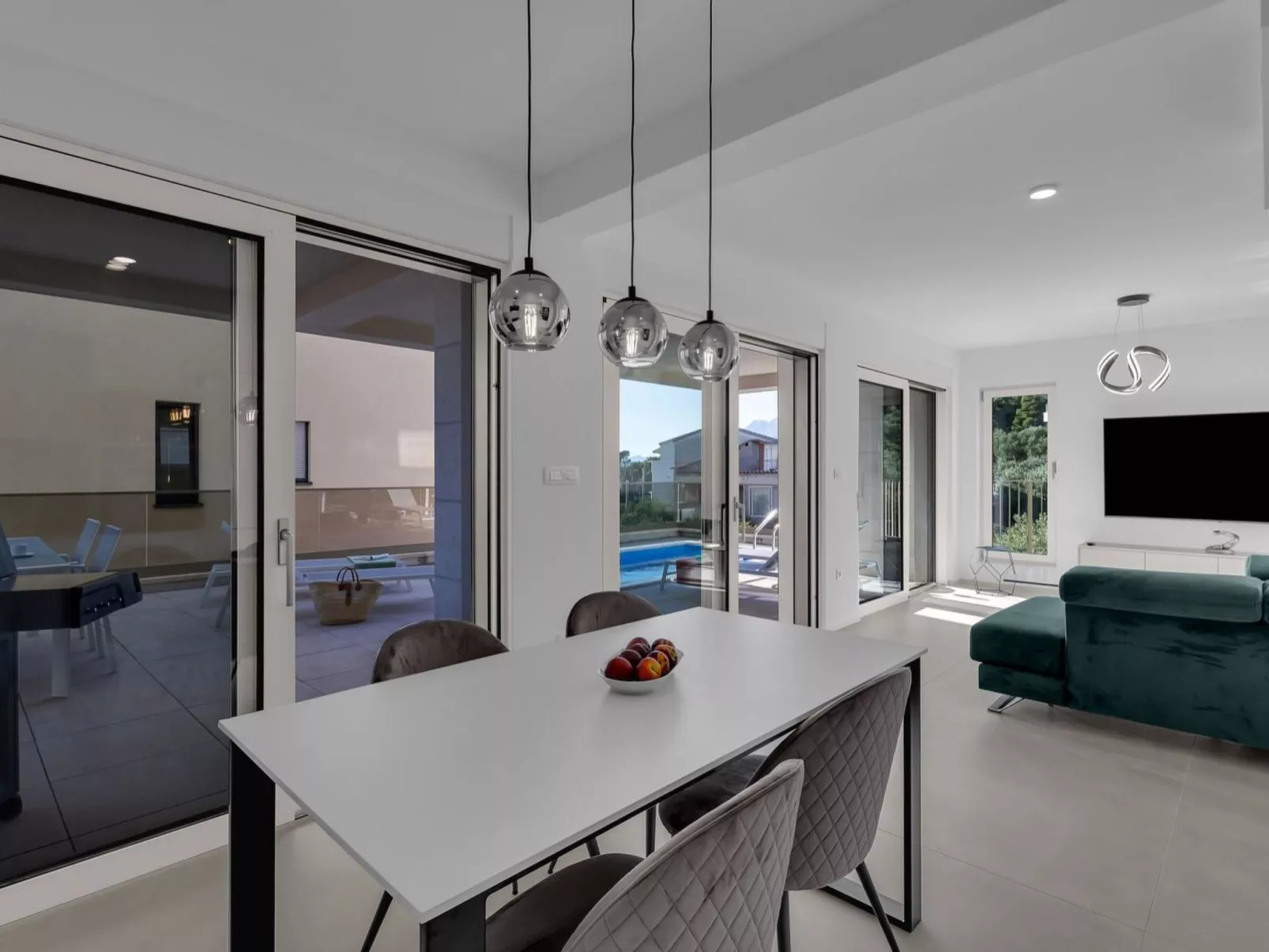 Apartman DeLux with private pool-Binnen