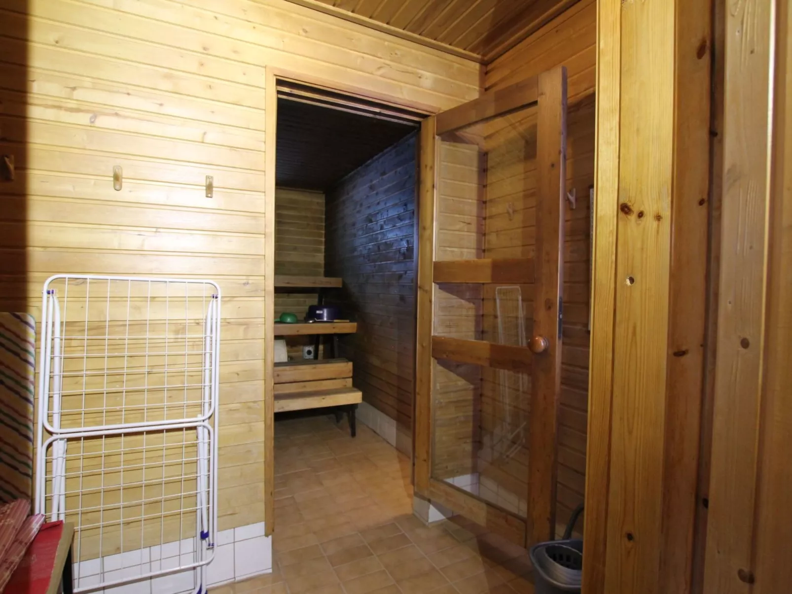 Anwesen mit eigenem Garten und Grill-Binnen