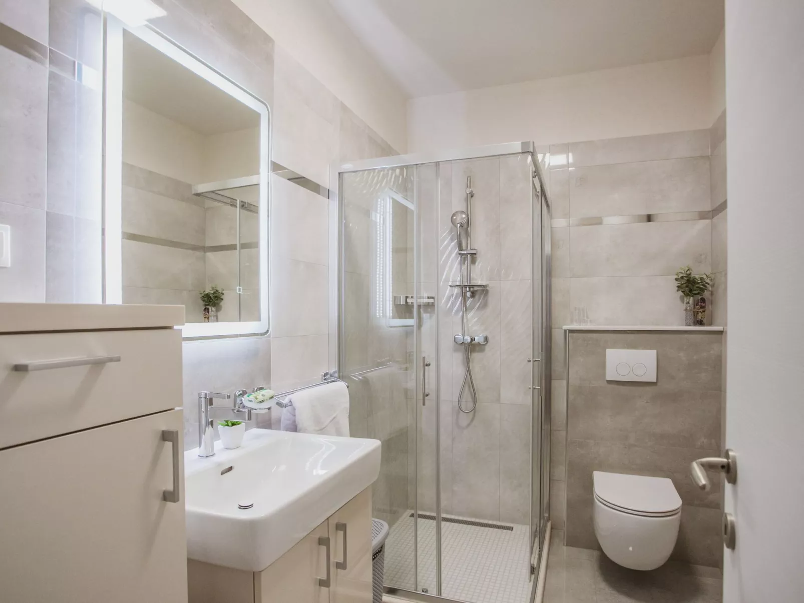 Luxuriöses Ferienhaus Lucija mit Jacuzzi-Binnen