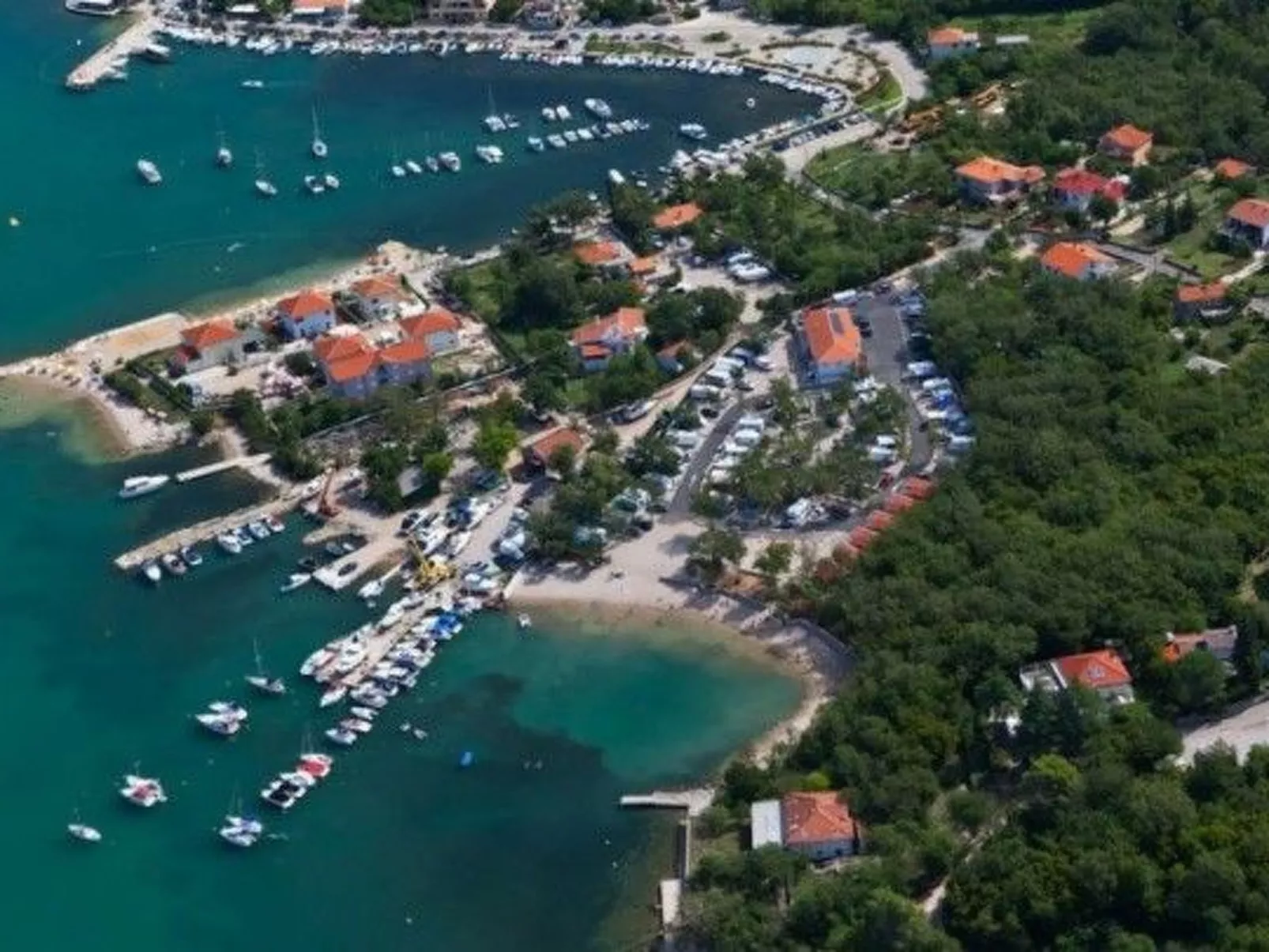 Große Wohnung in Klimno mit Möbliertem Balkon-Buiten