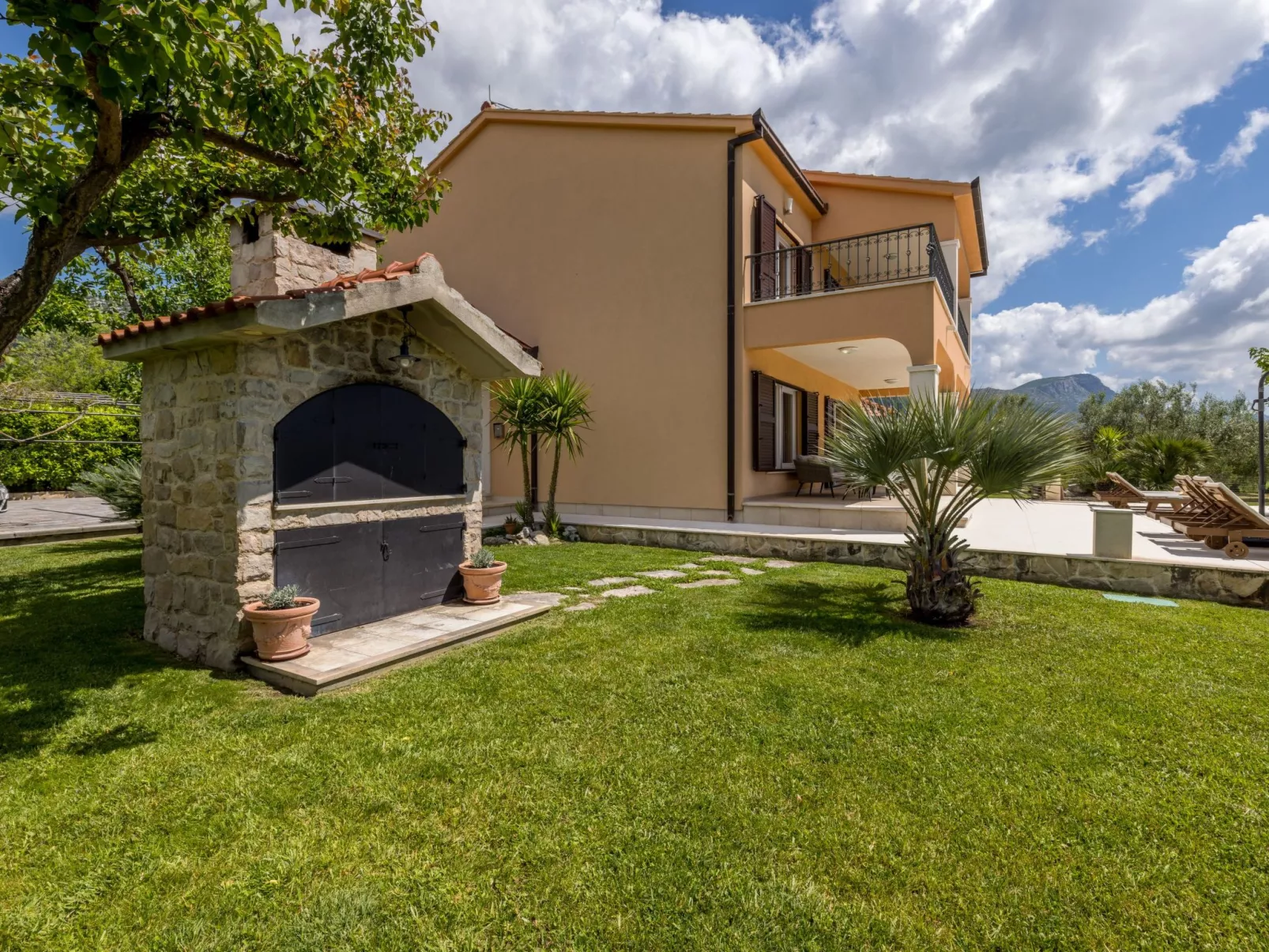 Villa Oasis privater Pool für bis zu 10 Personen-Buiten