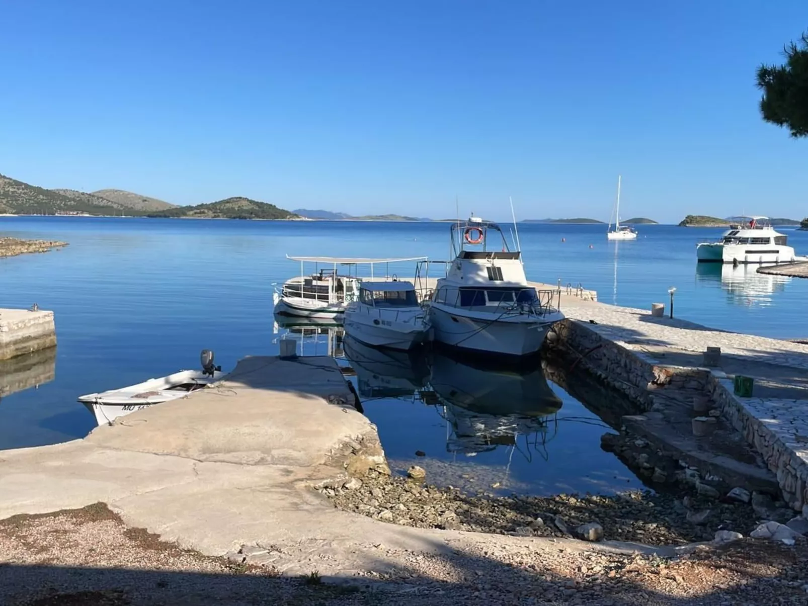 Strandhaus Danica - Ferienanlage Bain, Žut - Kornati-Image-tags.info