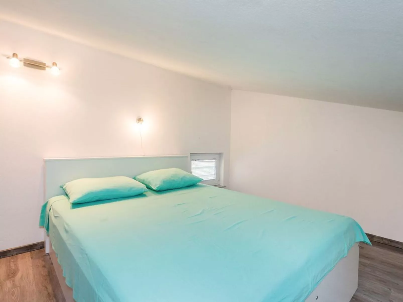 NR.2  SANDRA - APP 4-Binnen