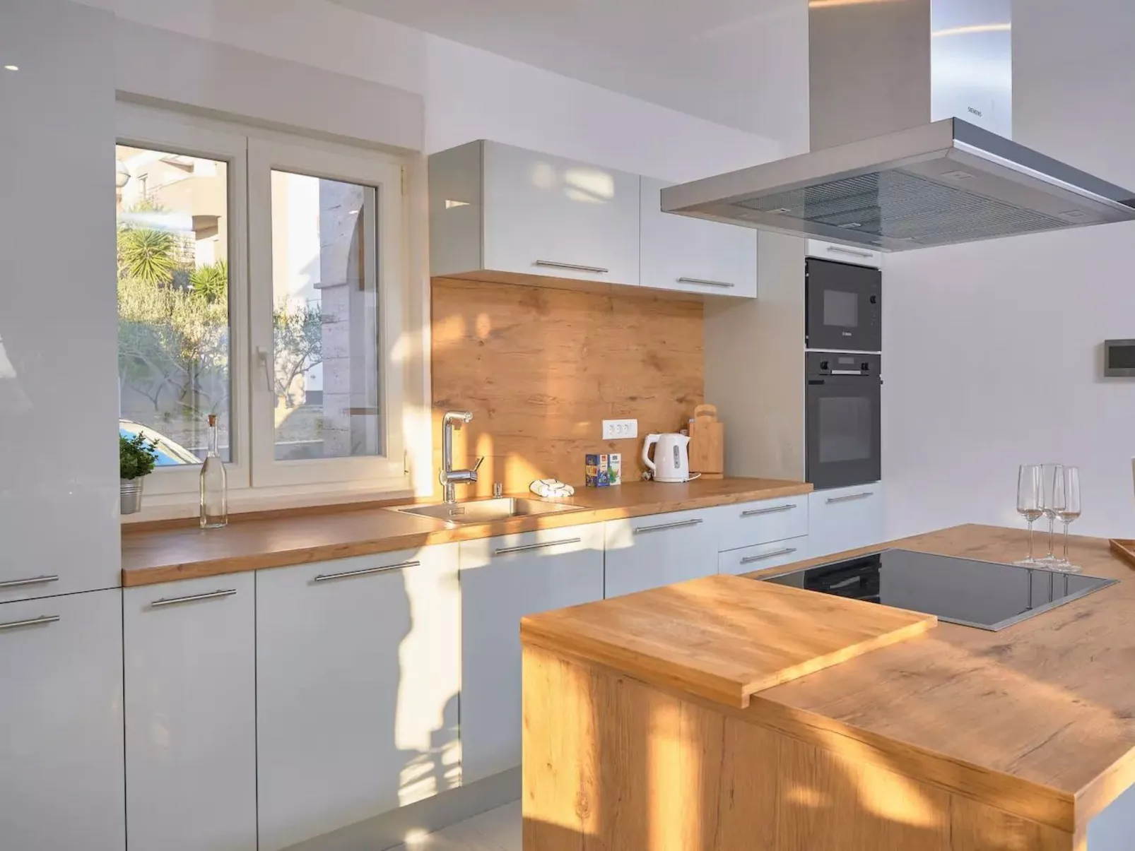 M Ganze Etage in einem geräumigen Haus mit Pool-Binnen