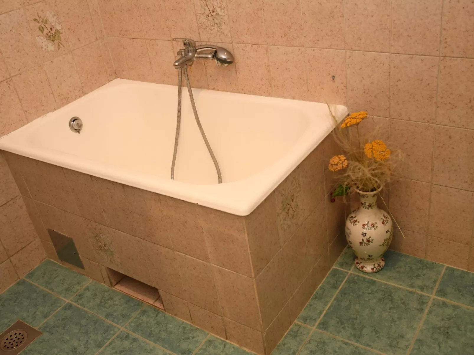 Mit Privatparkplatz-Binnen